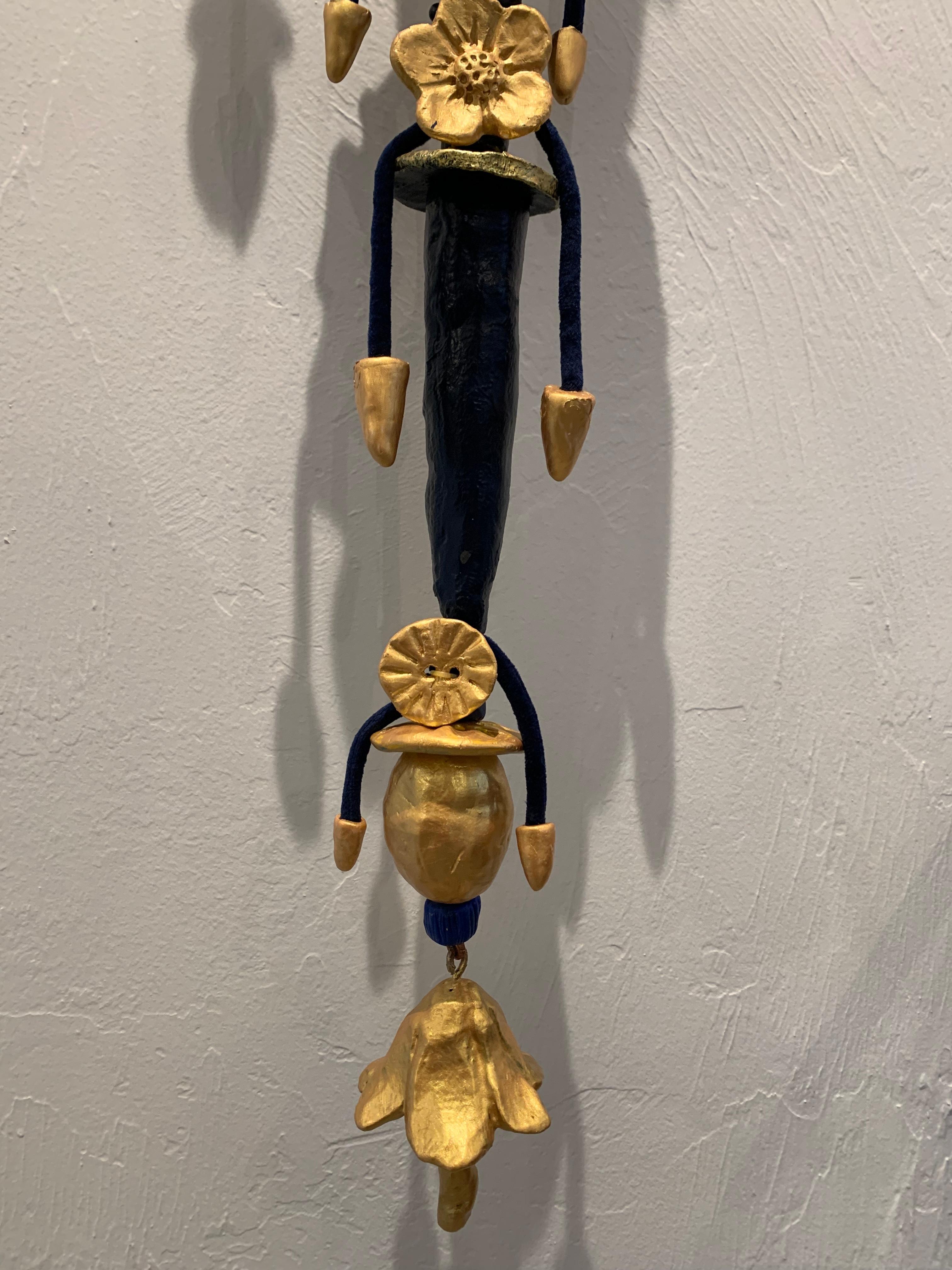 Mein blaues Herz (Schwarz), Abstract Sculpture, von Paul Medina 