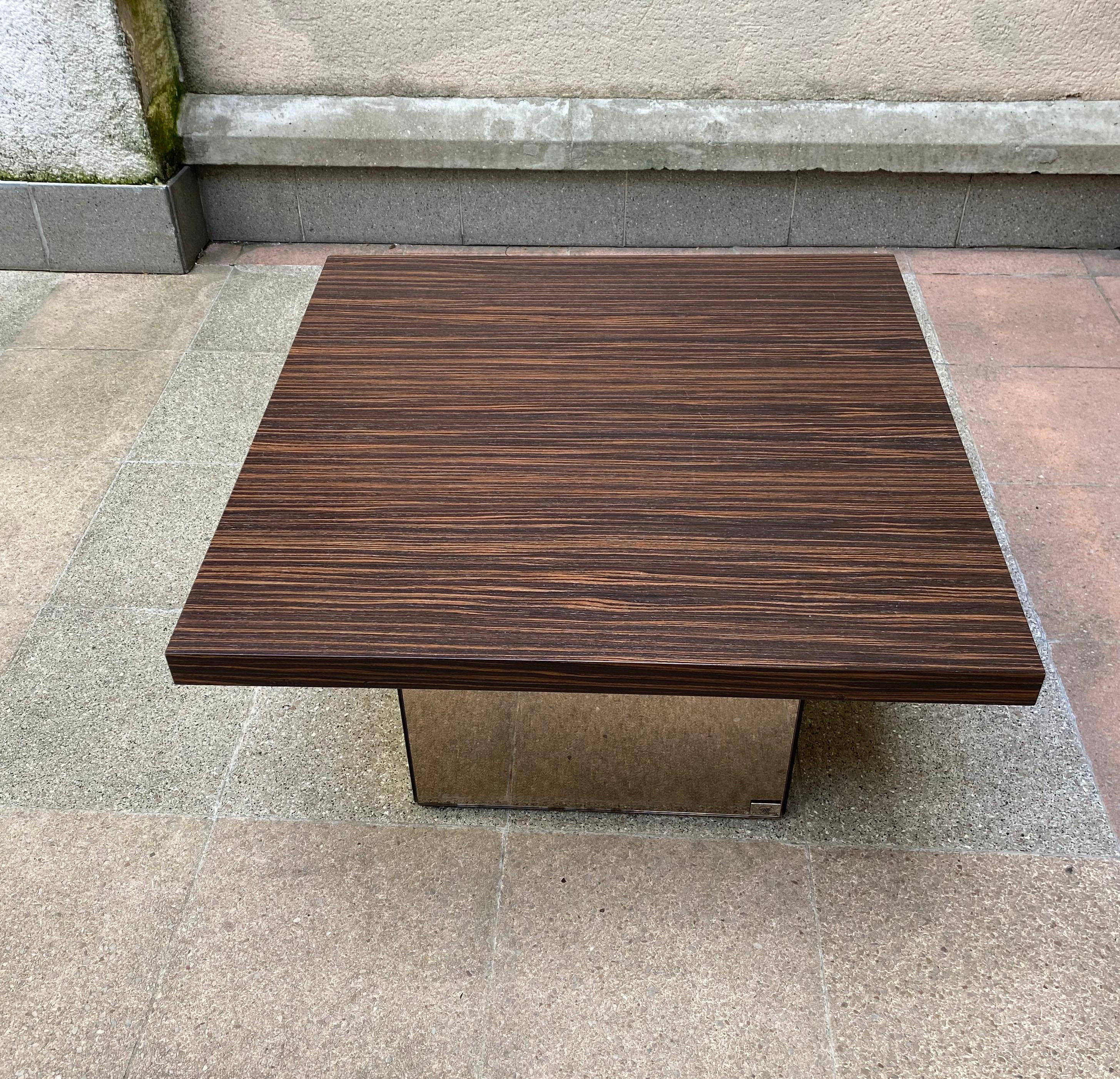 Paul Michele
Table basse
Miroir teinté au mercure et bois de Zebrano 
Circa 1974
Dimensions : 65 x 65 x H 35 cm 
Signé 
Très bon état. 
890 euros.