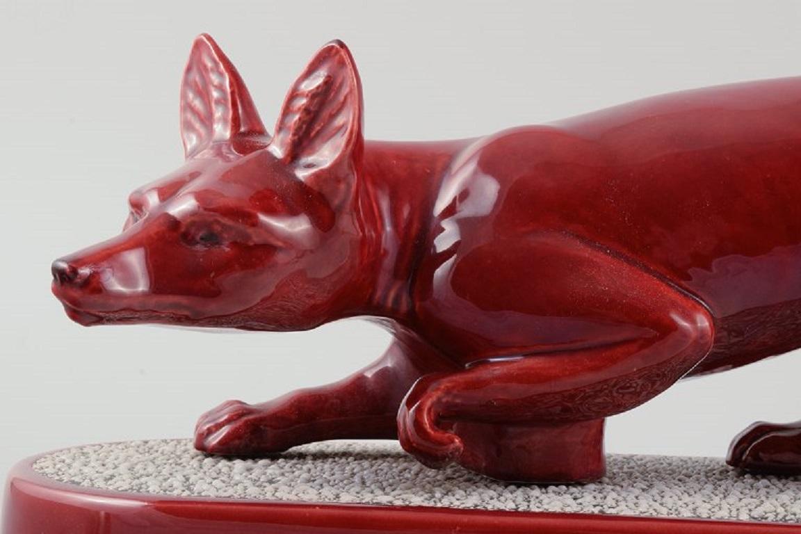 Paul Milet for Sevres, France. Large Art Deco fox in glazed ceramics. Beautiful red glaze.
1920's.
Marked.
In perfect condition.
Measurimg L 57 x H 18 cm.