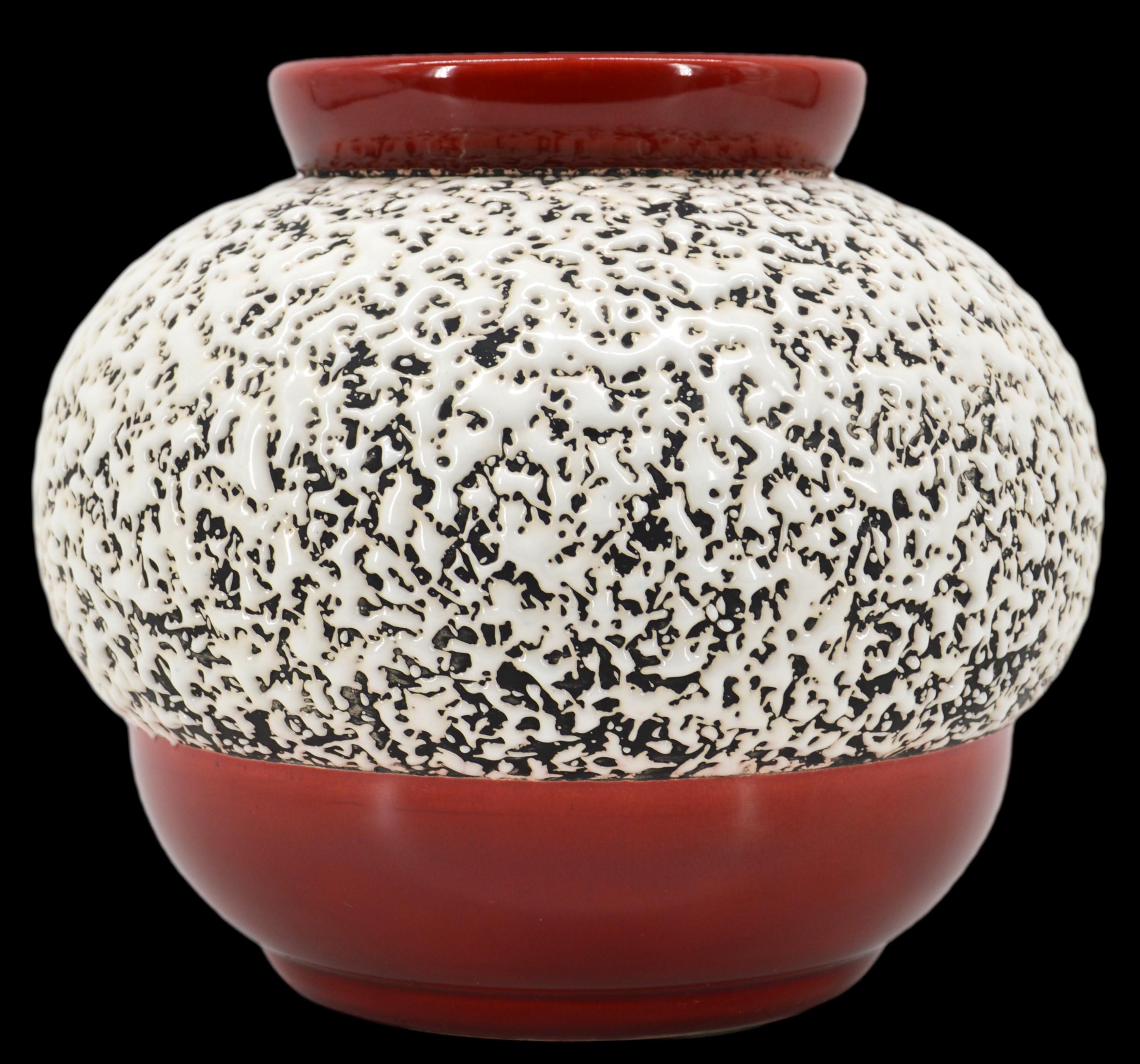 French Art Deco stoneware vase by Paul Milet, 8 rue Troyon, Sèvres, France, 1930s. Measures: Height : 19.5cm - 7.7 in., Diameter : 22cm - 8.7 in. Excellent condition ! Stamped under the base 