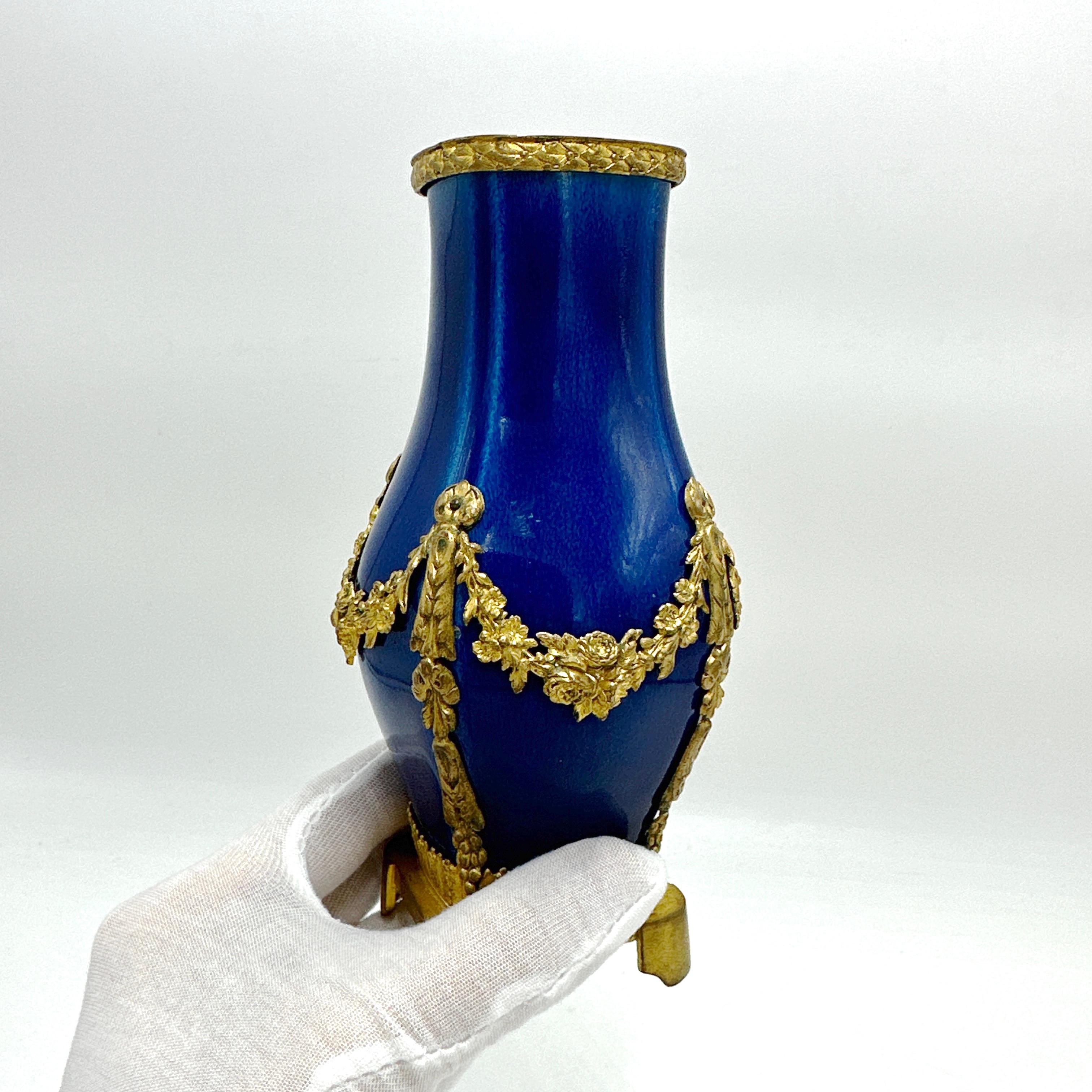 Francese Vaso francese in stile Sèvres Luigi XVI firmato Paul Milet. Inizio del XX secolo in vendita
