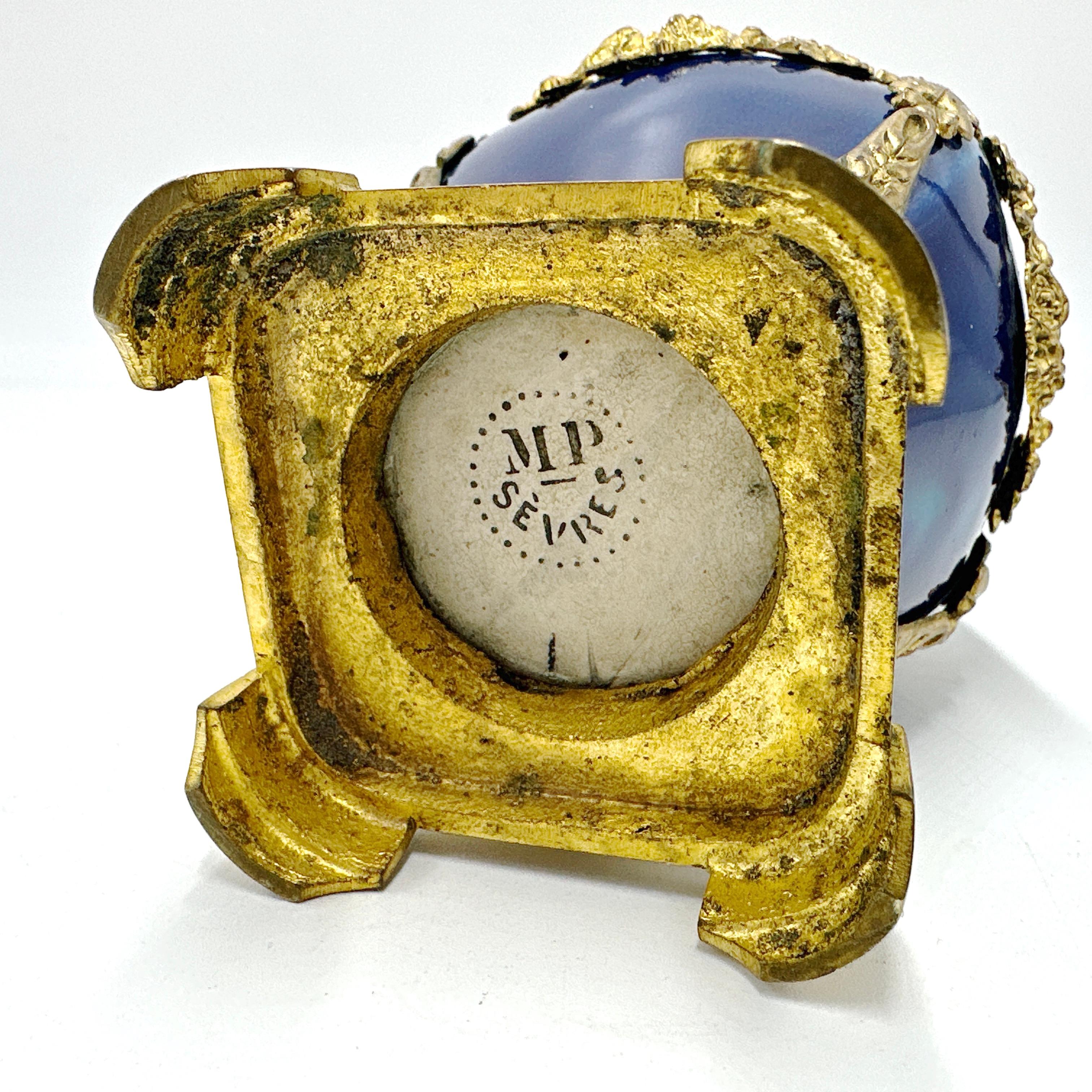 Vaso francese in stile Sèvres Luigi XVI firmato Paul Milet. Inizio del XX secolo in vendita 1