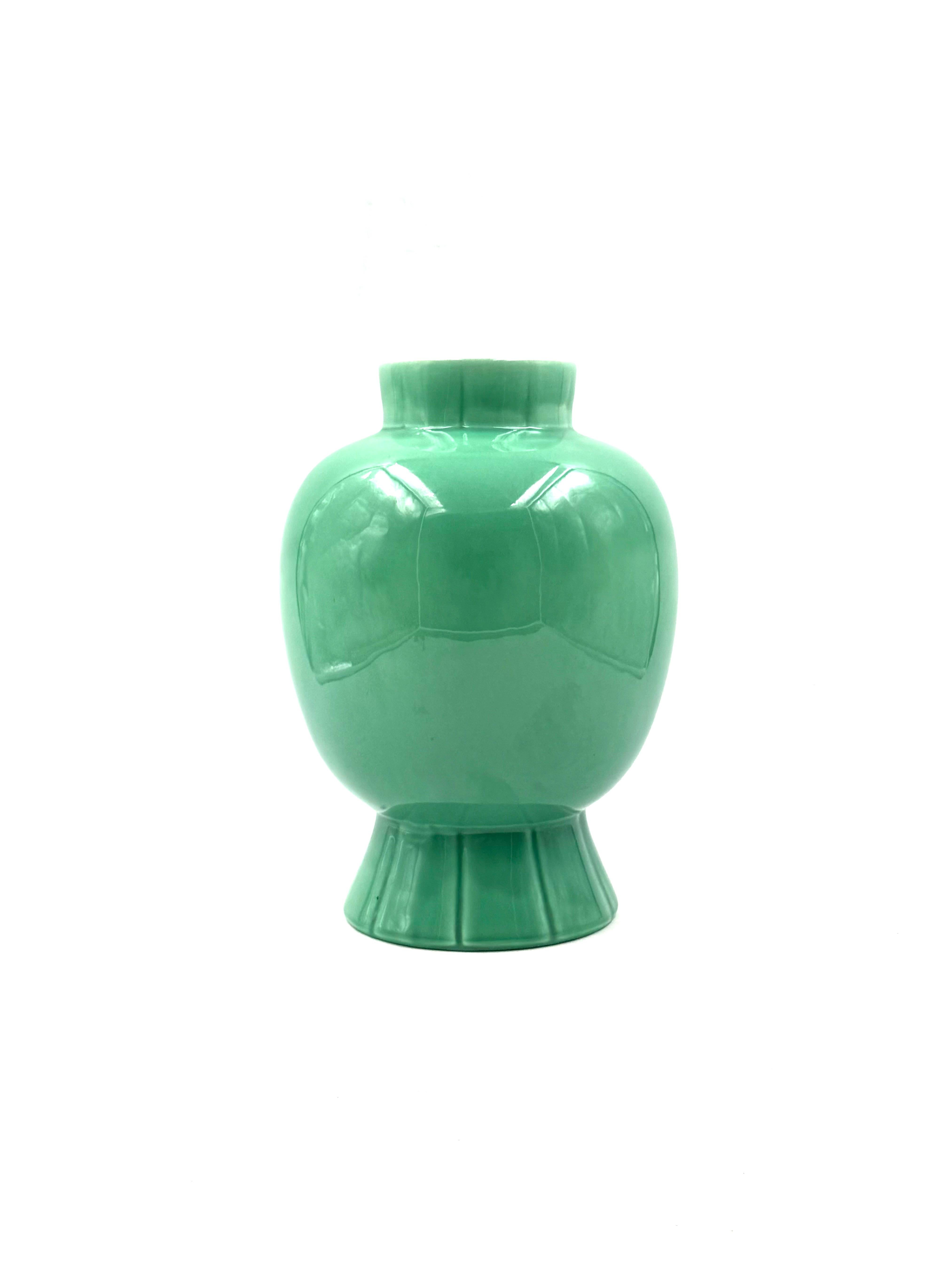 Paul Millet, jarrón Art Déco de cerámica verde, Sevres Francia Años 30 Mid-20th Century en venta