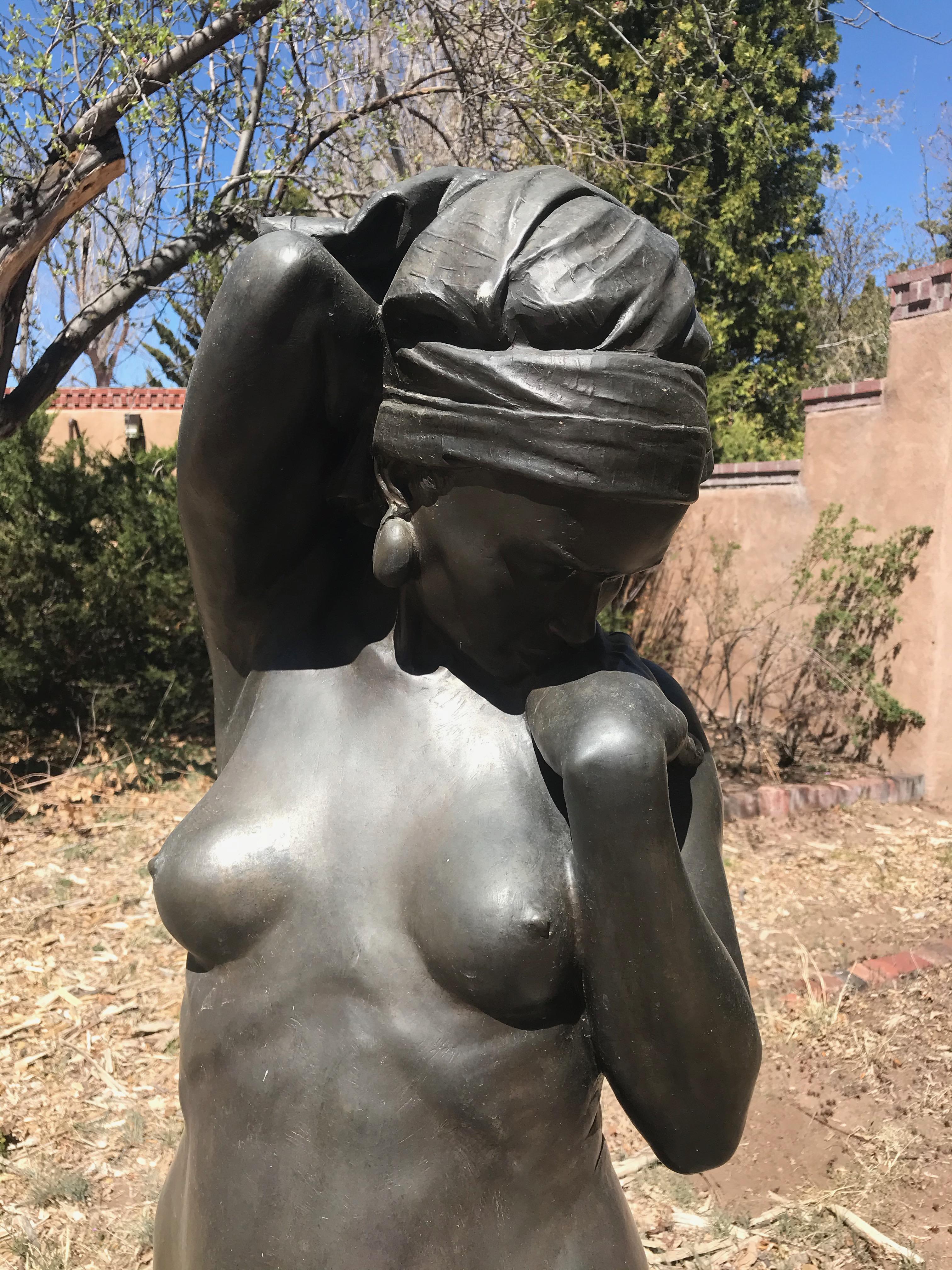 Awakening, Bronzeskulptur von Paul Moore, Fackel, nackte Frau  im Angebot 3