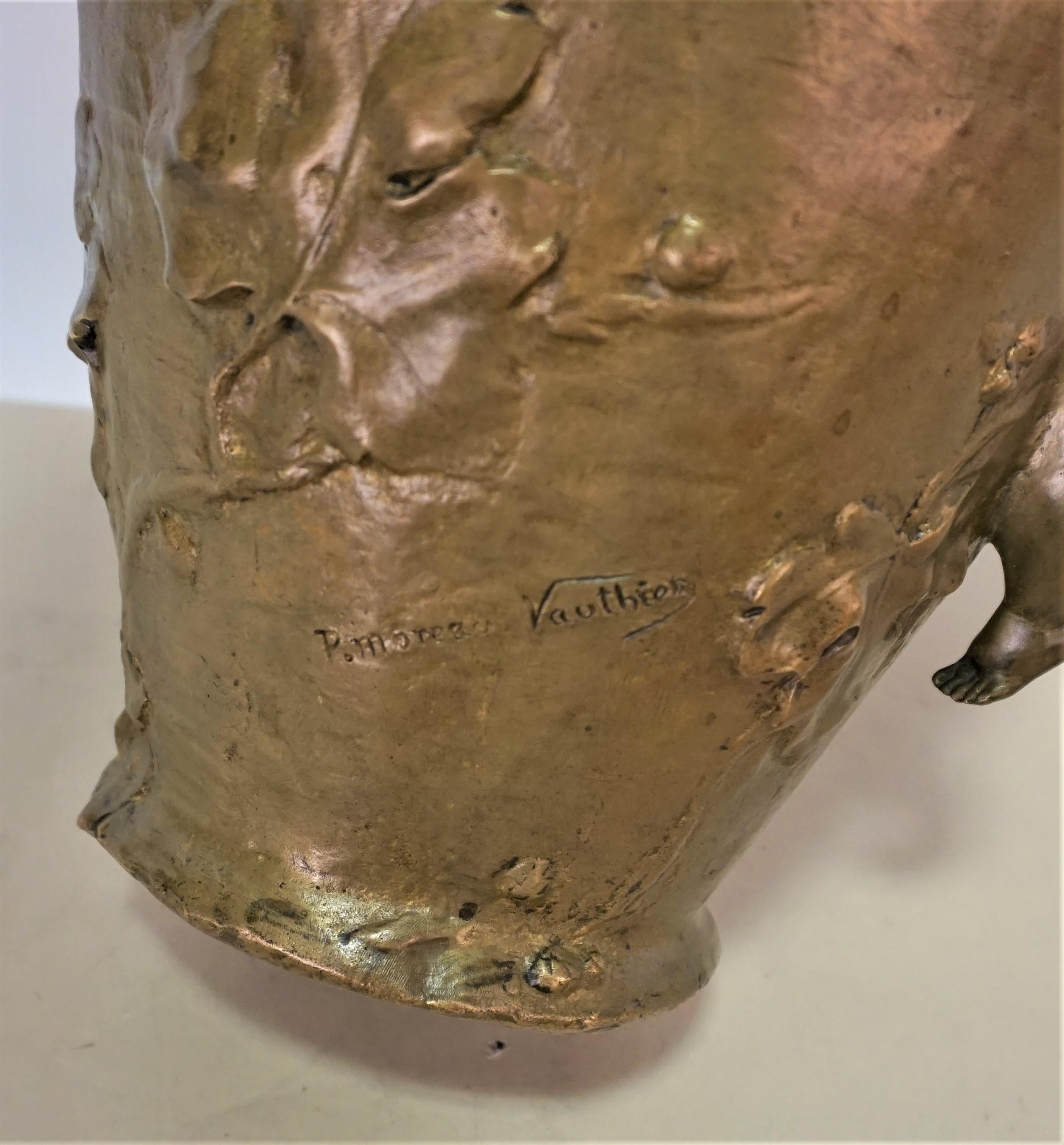 Paul Moreau-Vauthier eine figürliche Vase aus patinierter Bronze (Frühes 20. Jahrhundert) im Angebot