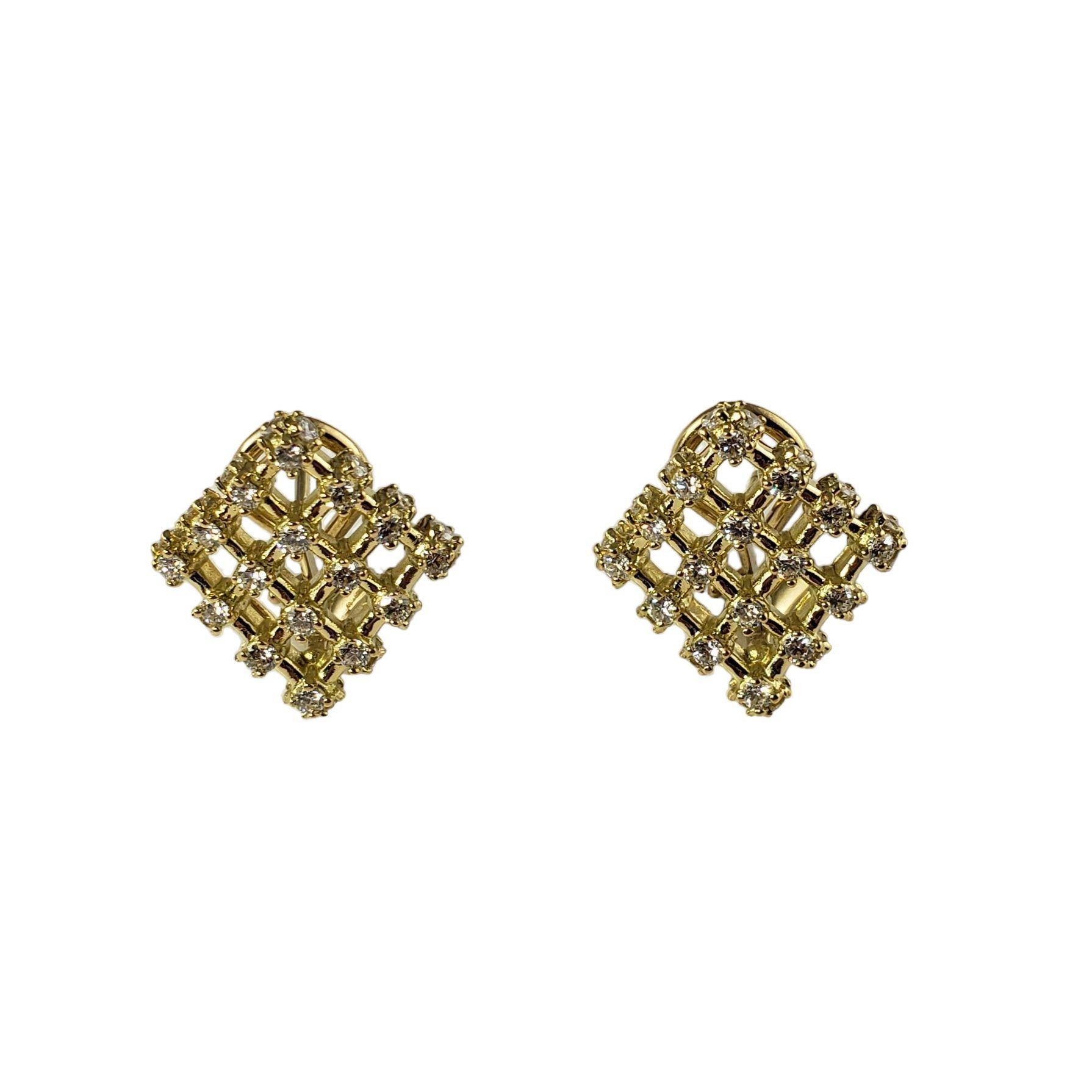 Paul Morelli 18 Karat Yellow Gold and Diamond Earrings-

These stunning earrings by Paul Morelli each feature 16 round brilliant cut diamonds set in beautifully detailed 18K yellow gold.  Omega back closures.

Approximate total diamond weight: .96