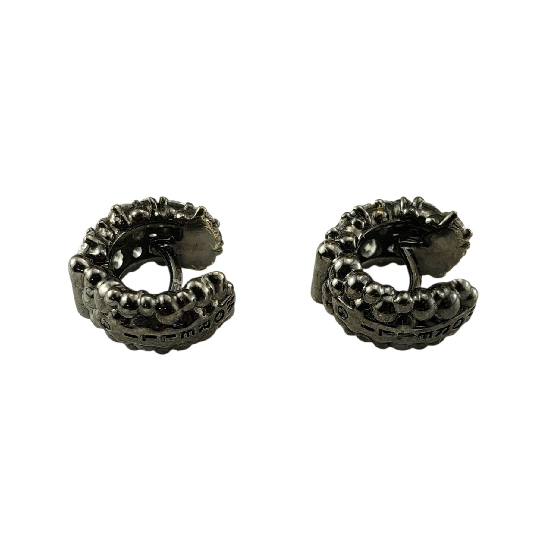 Paul Morelli Boucles d'oreilles Huggie en or noir 18 carats avec confettis et diamants #23024 Pour femmes en vente