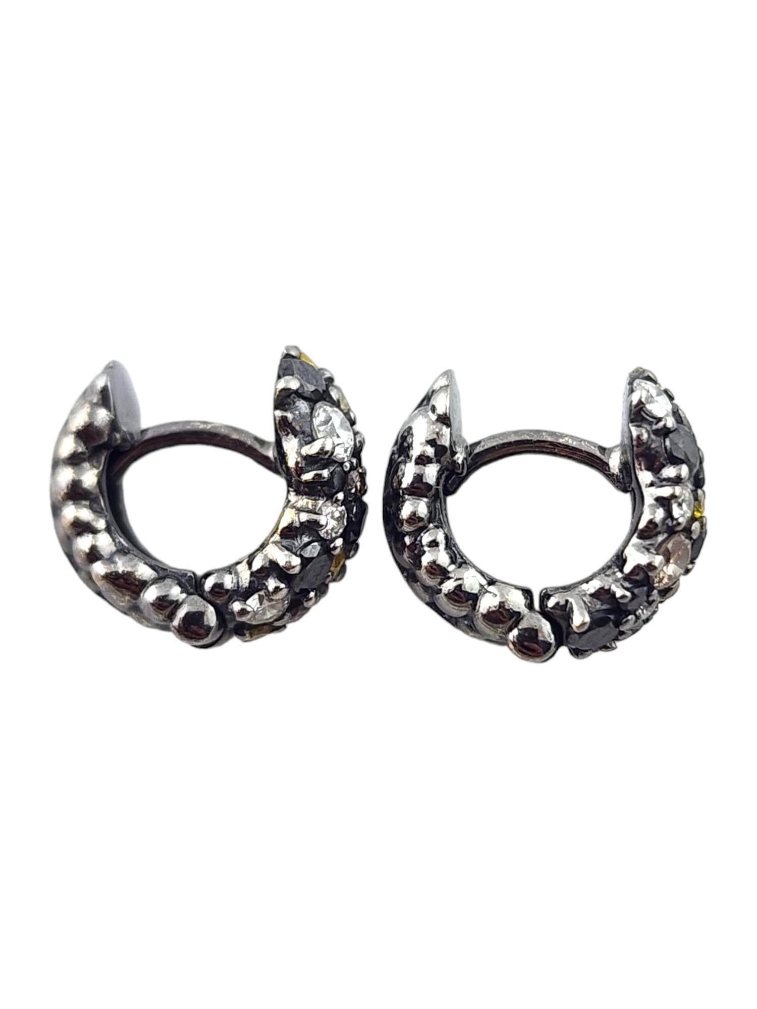 Paul Morelli 18K White Gold Diamond Confetti Small Hoop Earrings

This gorgeous set of small hoop earrings by designer Paul Morelli features 12 white, 8 yellow, 16 black, and 8 cognac colored diamonds all set in beautiful 18K white gold with black