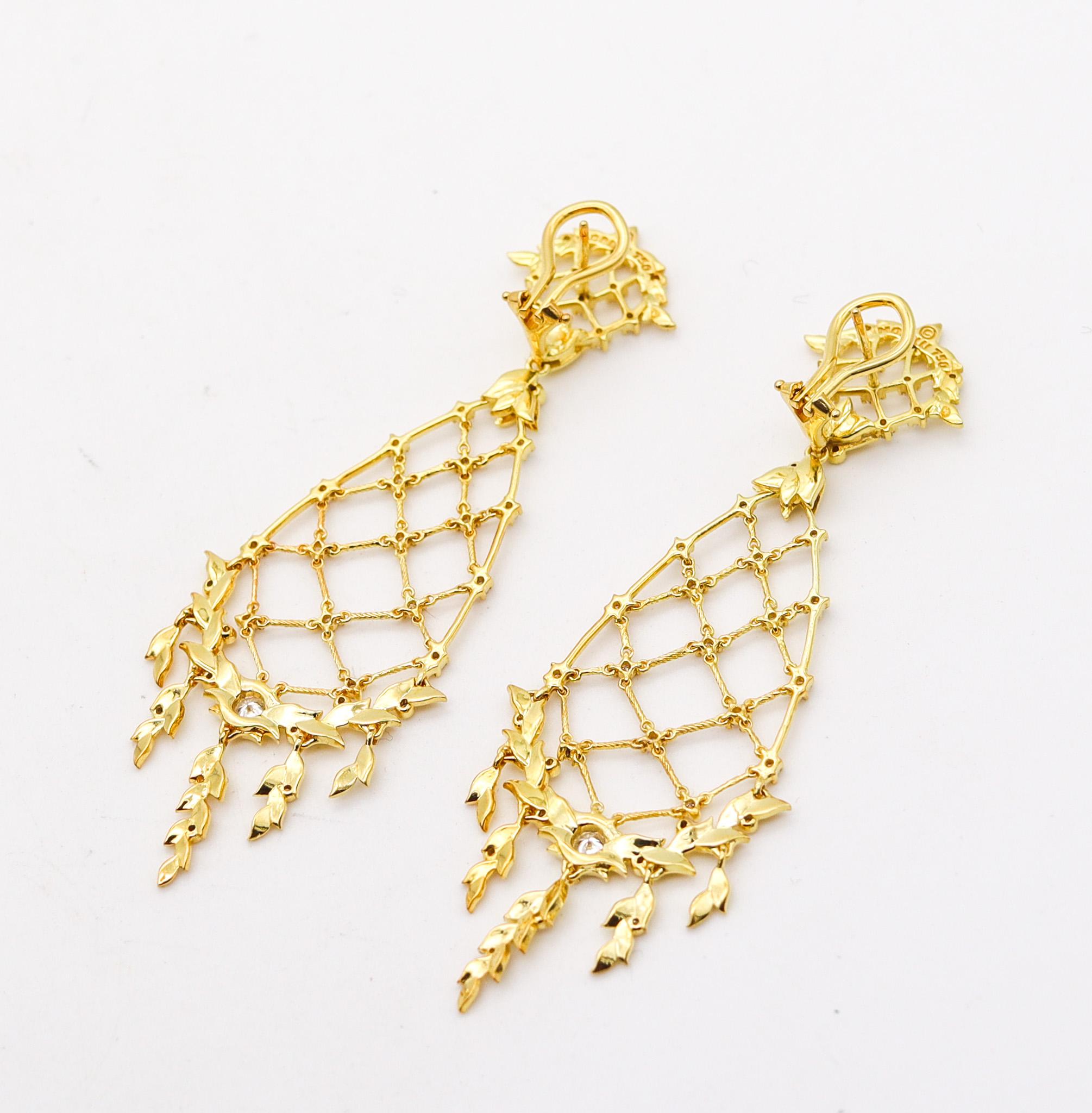 Paul Morelli Classic Dangle Drop Earrings In 18Kt Yellow Gold With Diamonds In Excellent Condition For Sale In Miami, FL