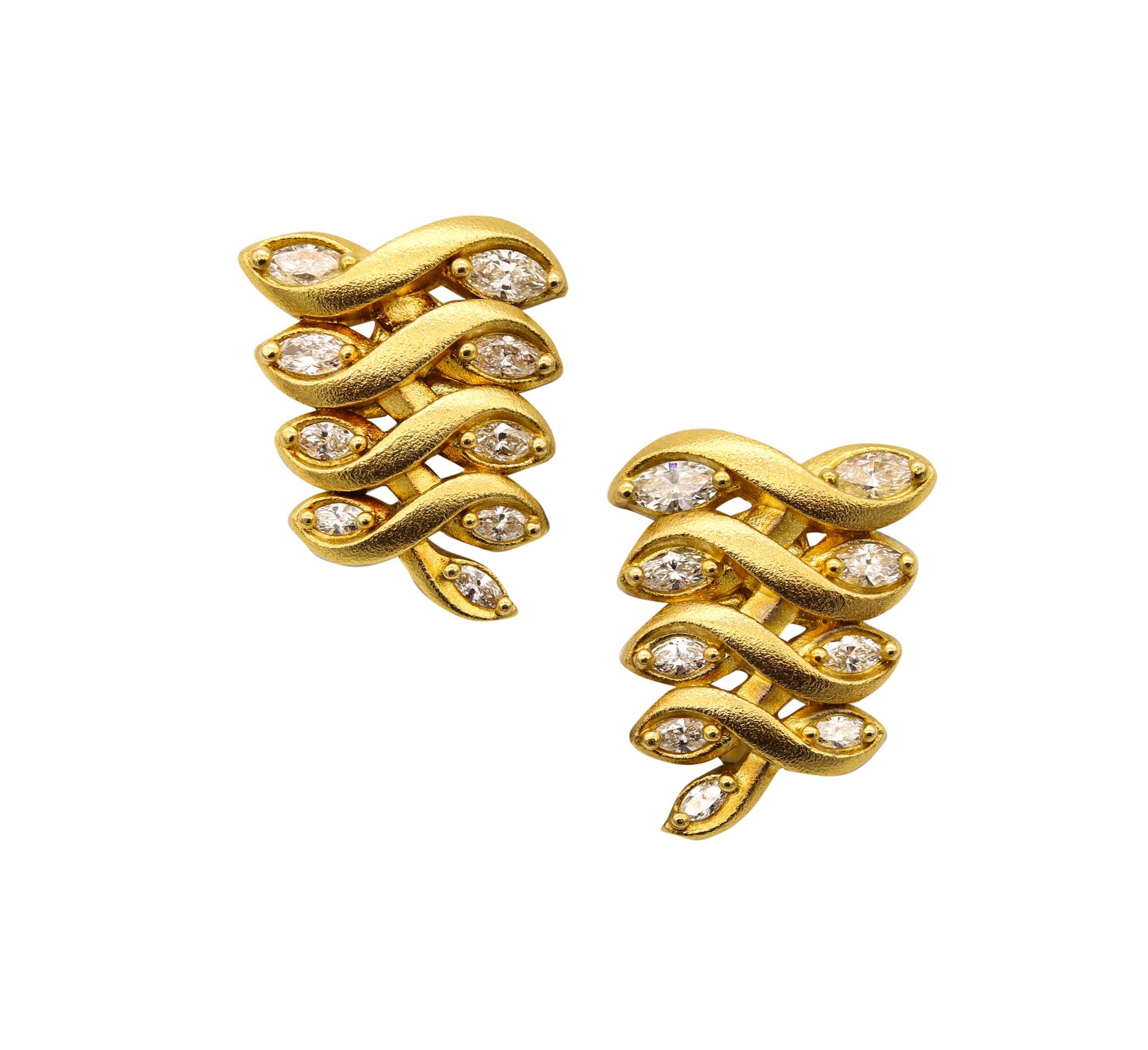 Convertible Earrings designed by Paul Morelli.

Beautiful pieces, created in the Philadelphia United States at the jewelry atelier of Paul Morelli. These gorgeous pair of earrings has been crafted in solid yellow gold of 18 karats, with frosted