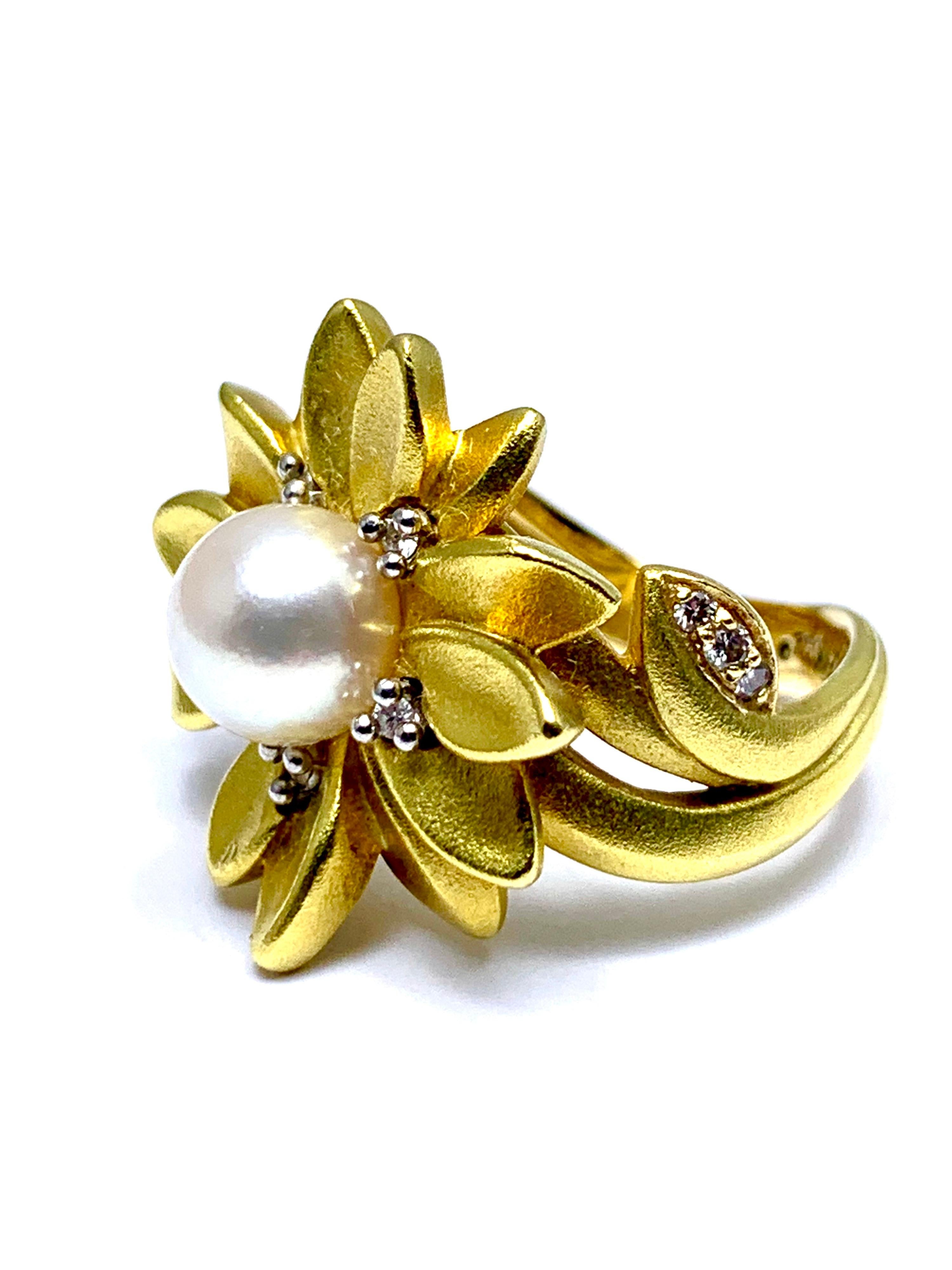 Paul Morelli Cultured Pearl and Diamond 18 Karat Daisy Flower Ring In Excellent Condition In Chevy Chase, MD