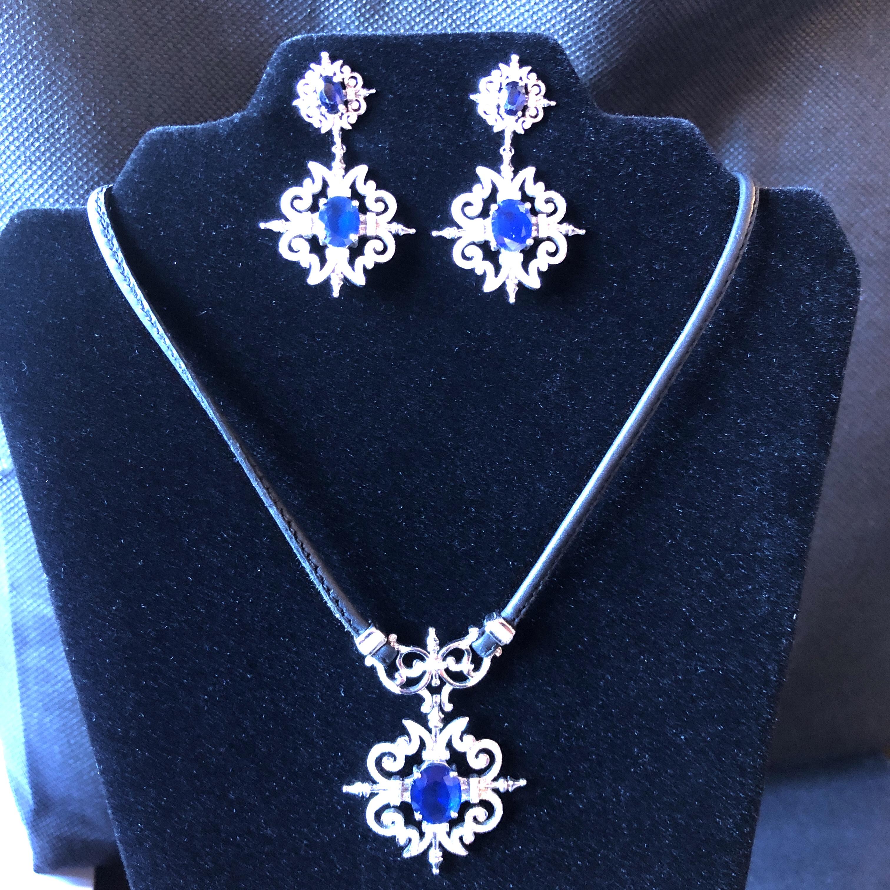 Paul Morelli Garden Gate Sapphire on Leather Necklace in White Gold In Good Condition For Sale In Stamford, CT