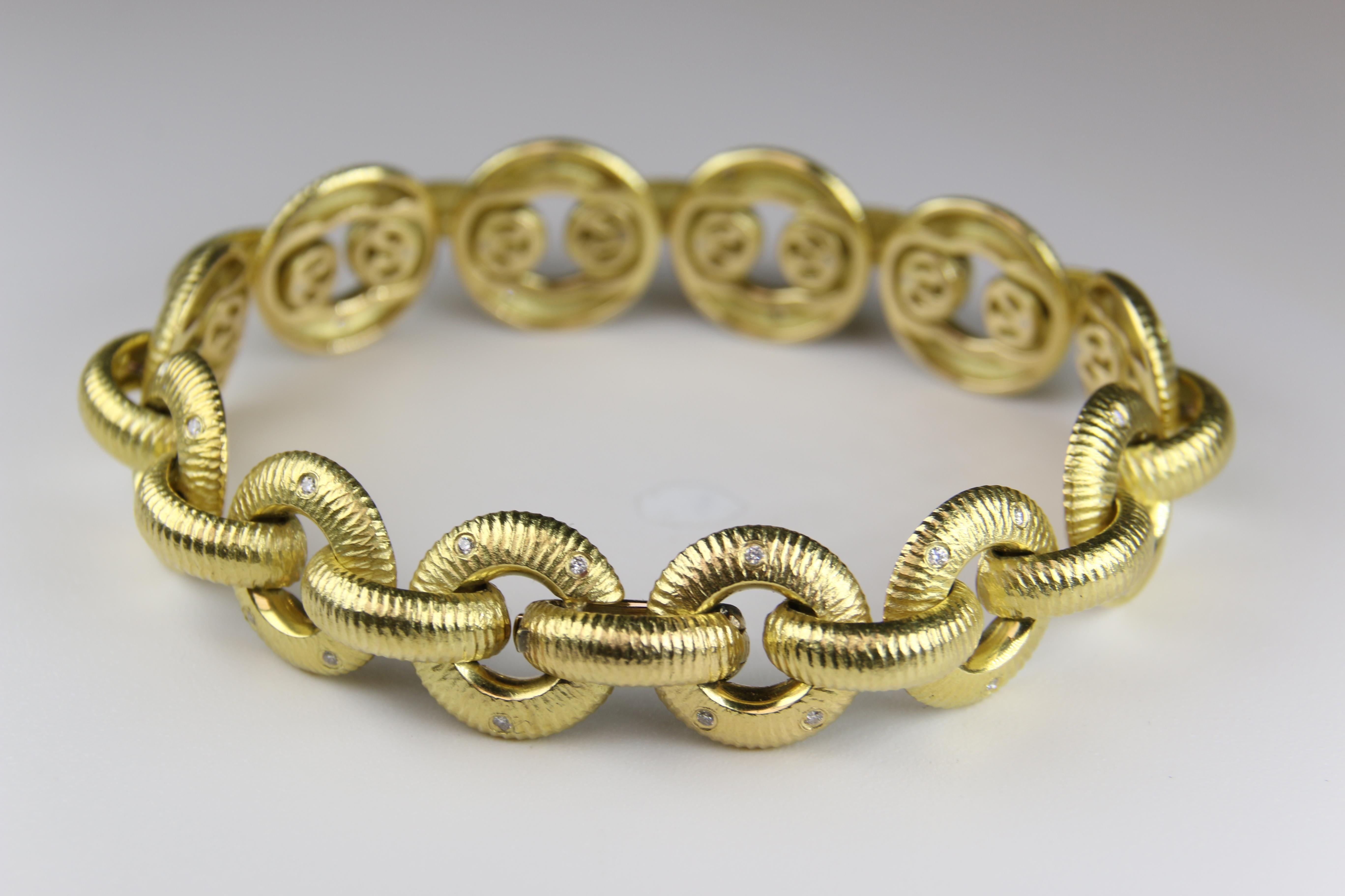 Estate Paul Morelli Ribbed Circle Diamond Bracelet in 18K Yellow Gold. Length 7 inches.  
13.5mm Wide
35.30 Grams