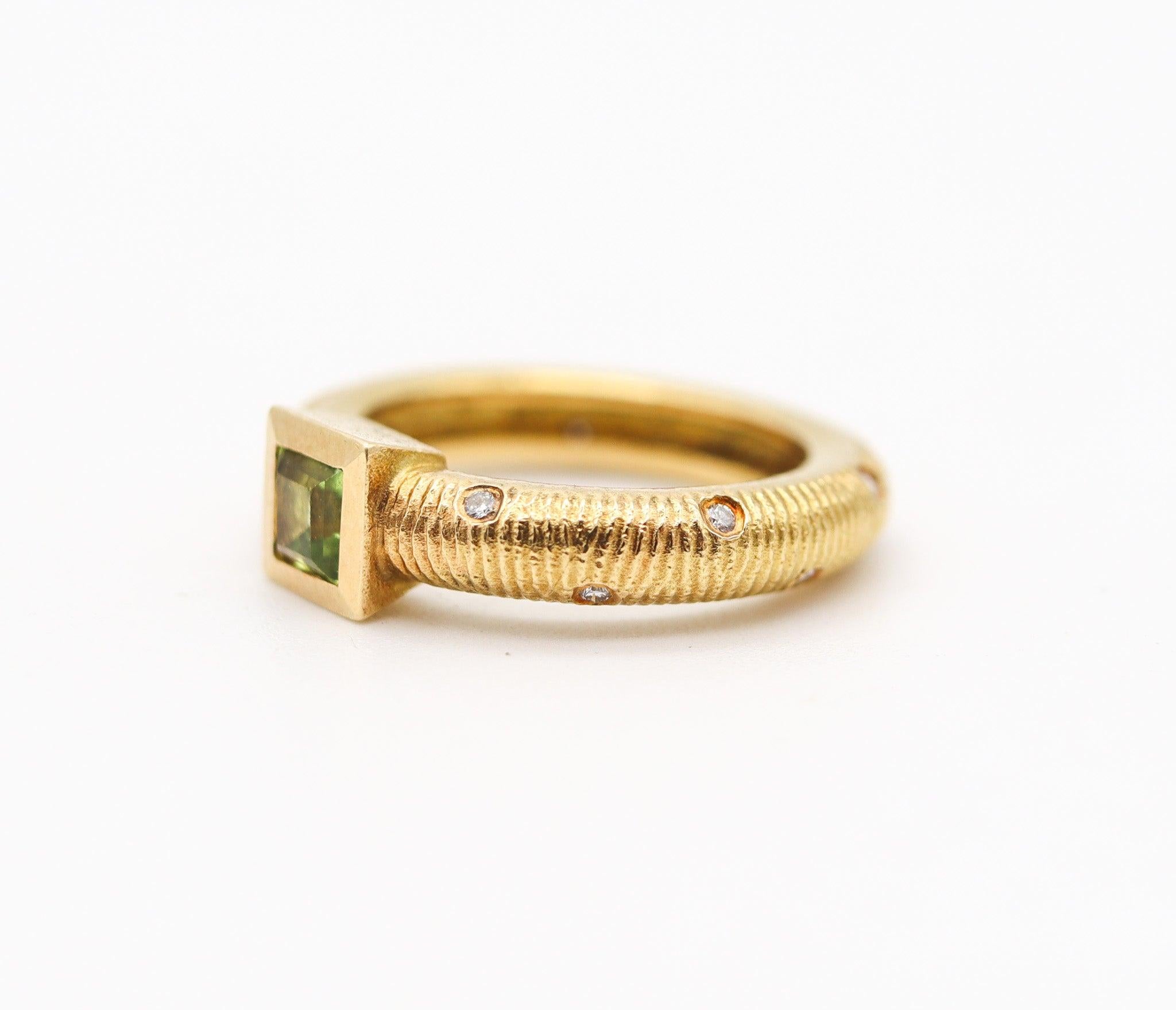 PAUL MORELLI Bague-bandeau en or 18Kt avec diamants et péridot vert vif Pour femmes en vente