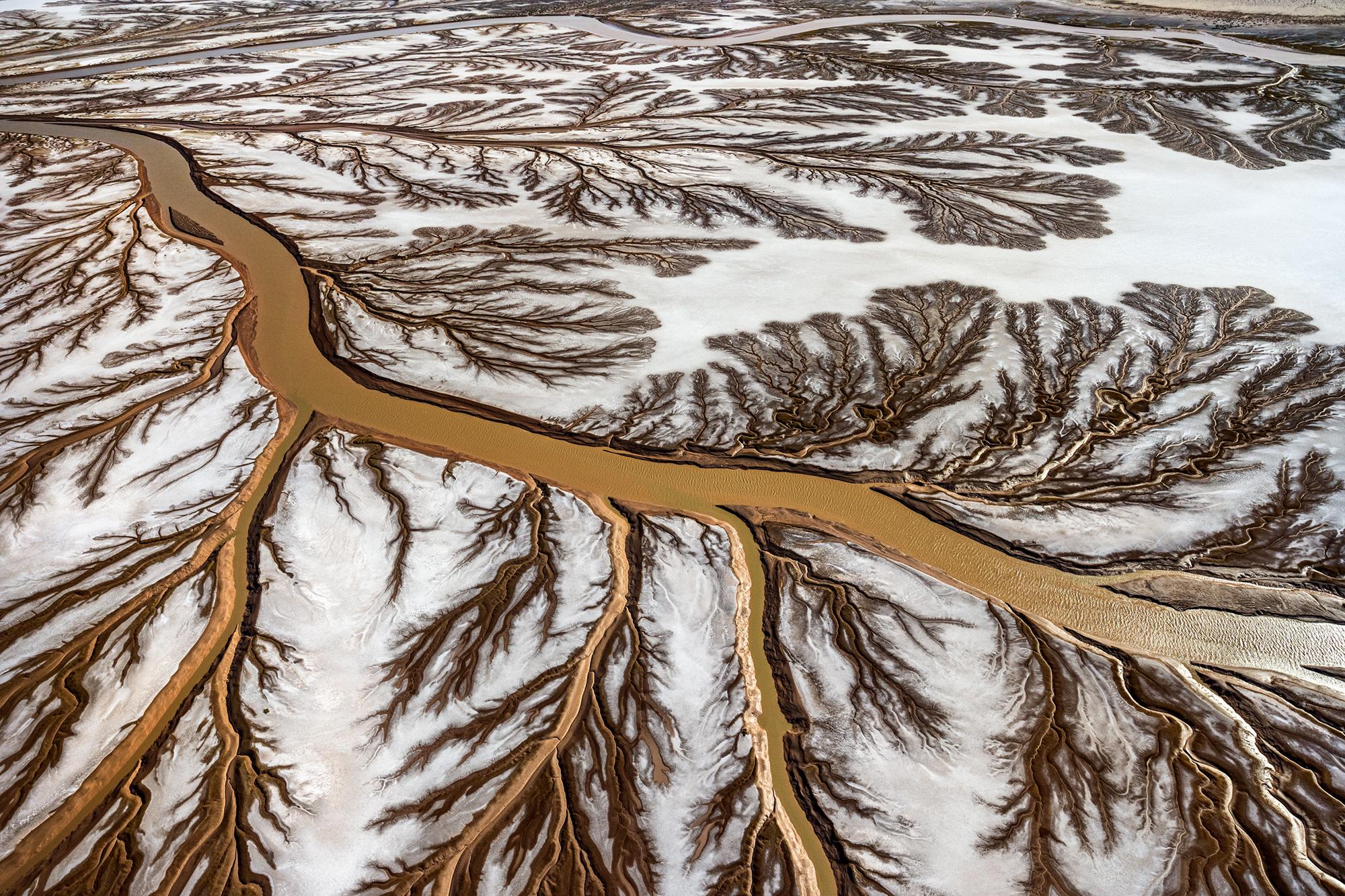 Paul Nicklen Landscape Photograph - Amber Crossroads