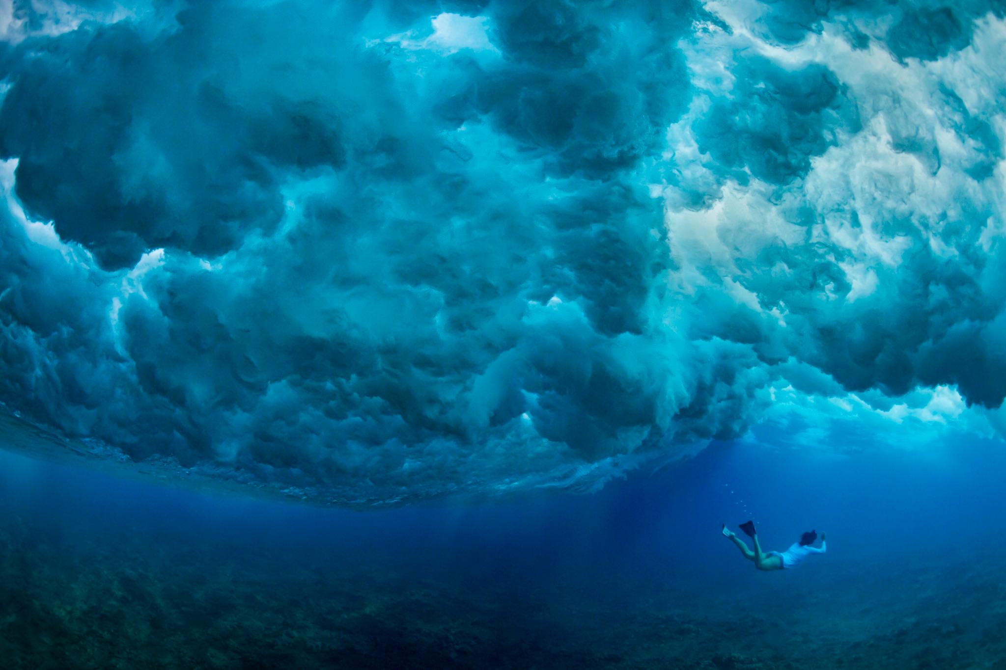 Sous la tempête
Mākaha, Hawaï, 2013

24 × 36 in / 61 × 91,4 cm / Édition de 20 - 3 500

Également disponible :
31 × 46,5 in / 78,7 × 118,1 cm / Édition de 15 - 7 500 
40 × 60 in / 101,6 × 152,4 cm / Édition de 10 - 12 500
60 × 90 in / 152,4 × 228,6