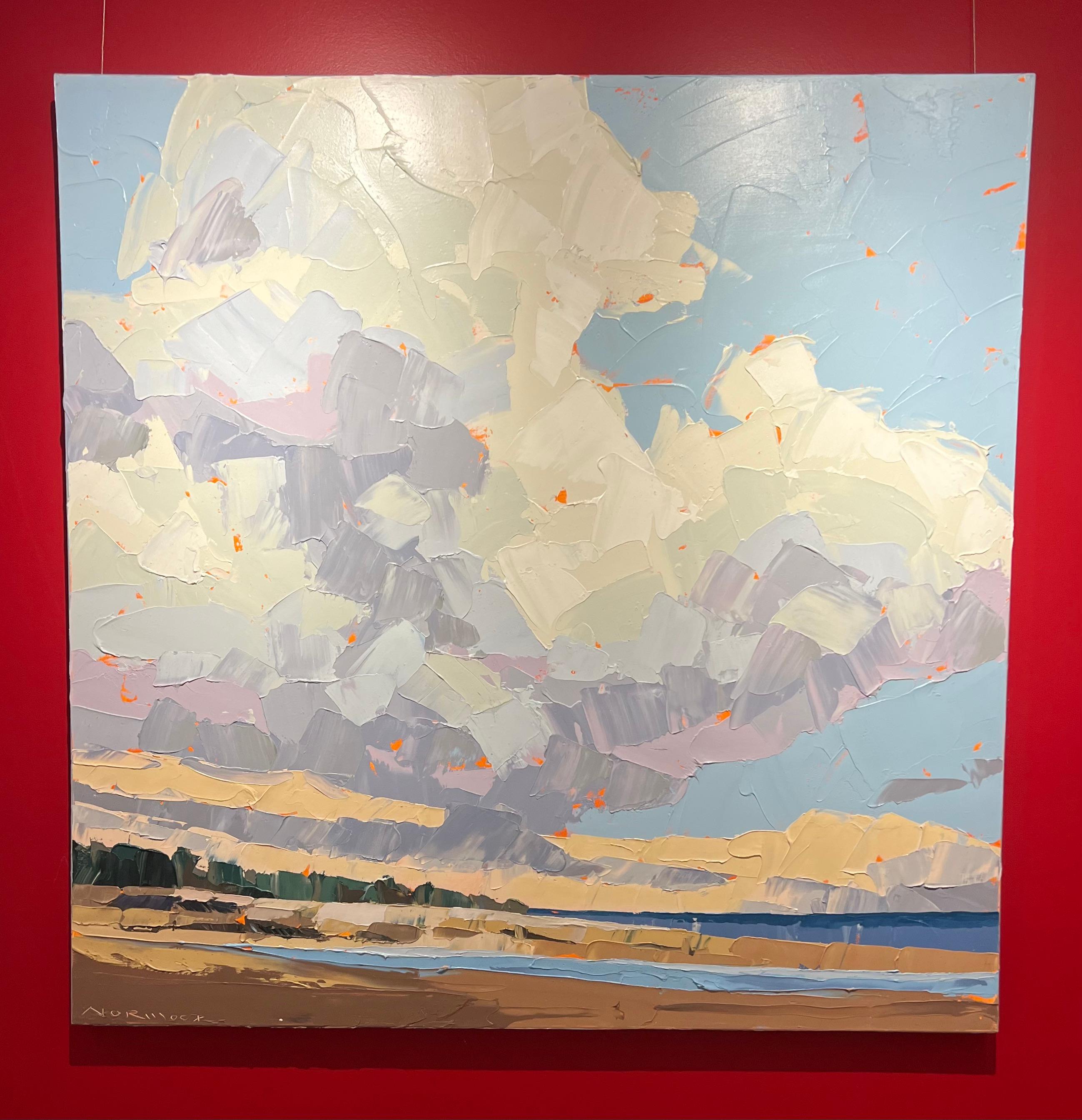 « Low Tide », couteau à palette abstraite, paysage en acrylique représentant des nuages au-dessus du rivage  - Gris Abstract Painting par Paul Norwood