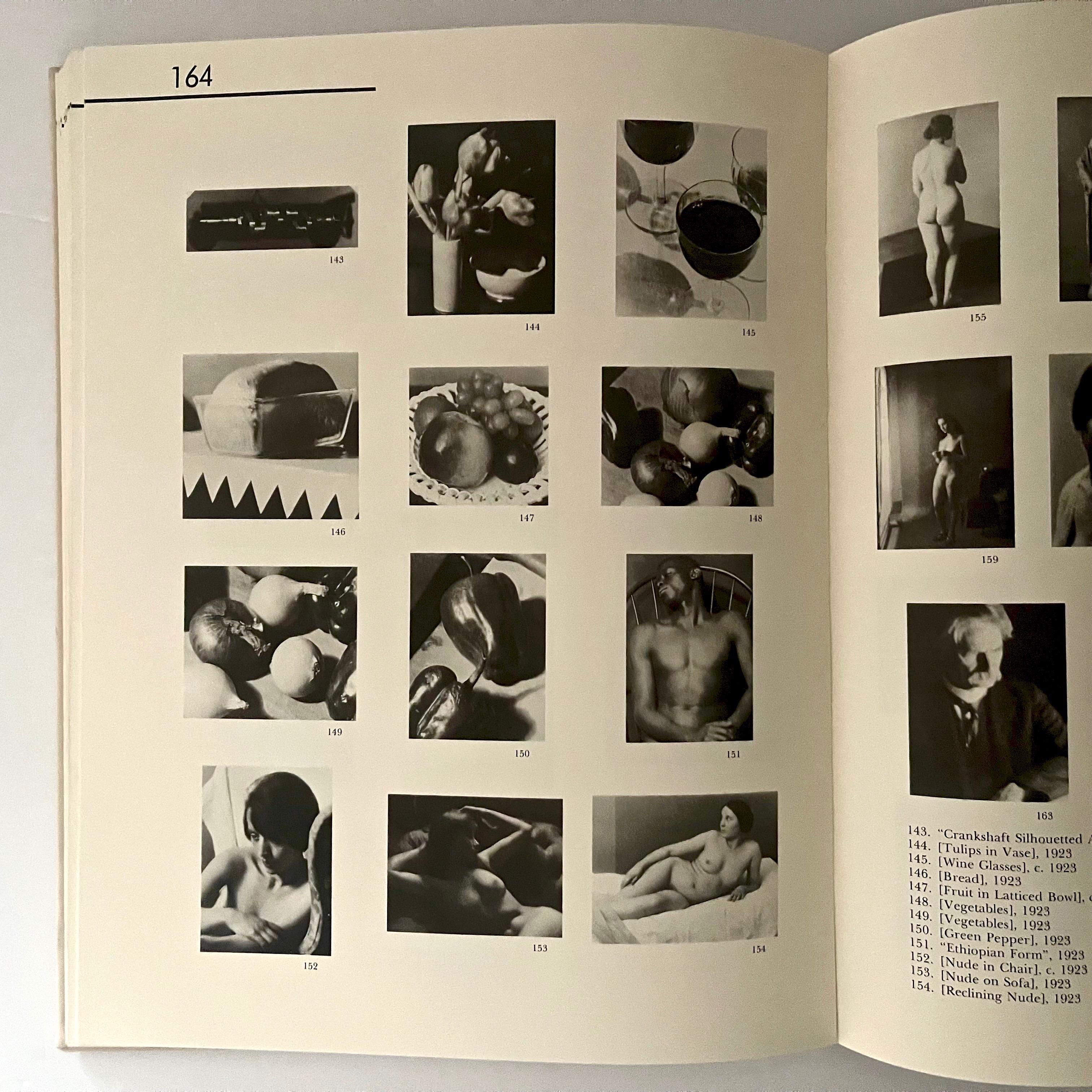 Paul Outerbridge: A Singular Aesthetic - Elaine Dines - 1. Auflage, 1981 im Zustand „Gut“ in London, GB