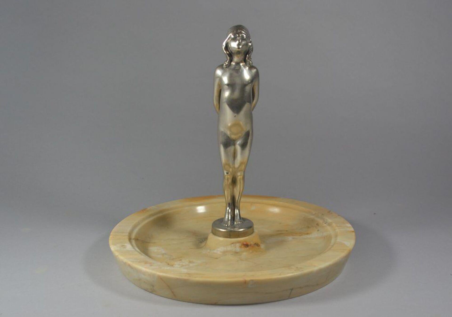 Rare and lovely bronze figure of a young girl mounted on a large center piece onyx base.
Signed in onyx.
Excellent condition.
French. Circa 1930.

27cm diameter. 27cm high.