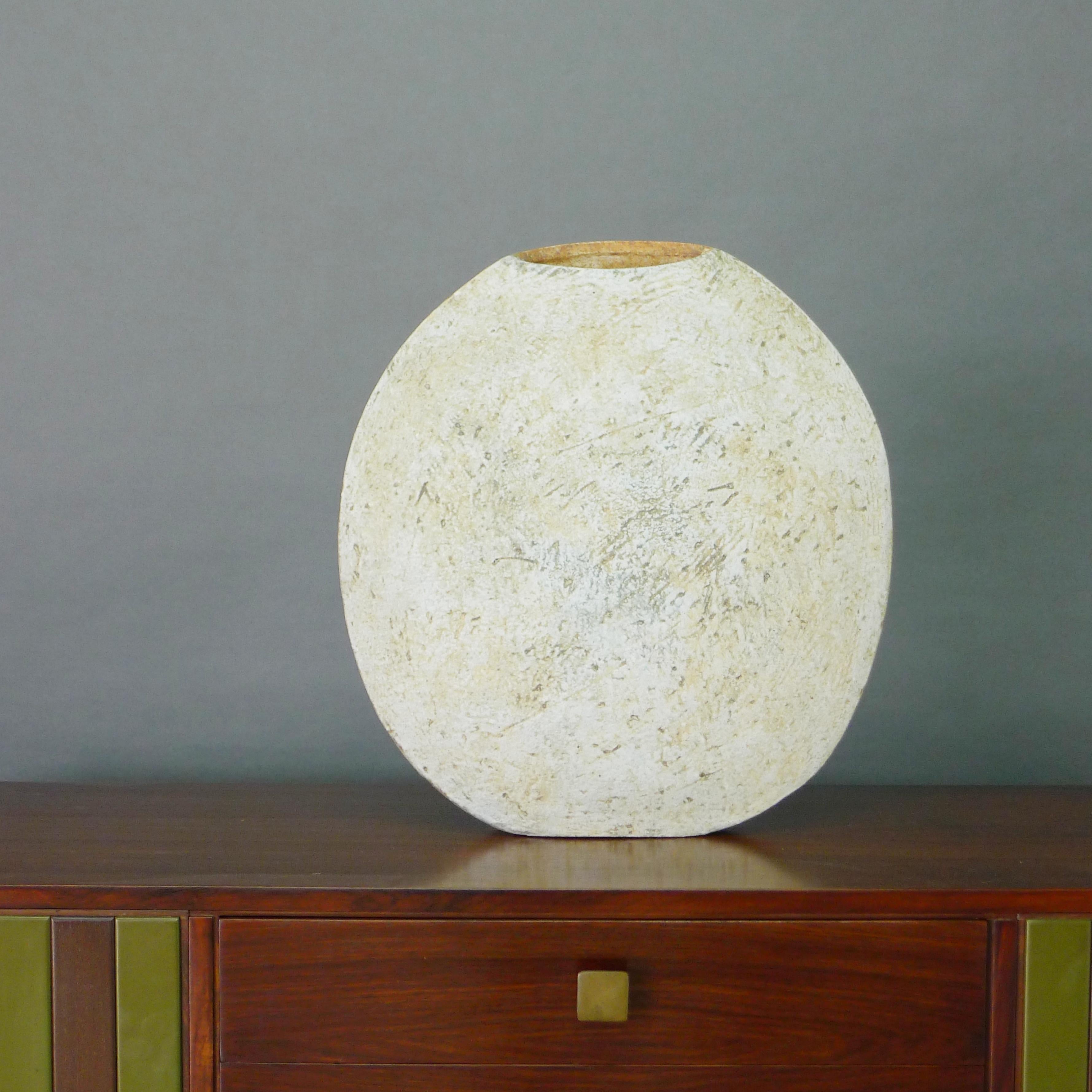 Paul Philp (British, born 1941)

Contemporary hand built stoneware Moon Vase
51cm high, 46cm wide, 7cm deep
Stamped with potter’s seal to base
In perfect condition

Paul Philp ( born. 1941 ) Previously lecturer at Londons Central School of Art and
