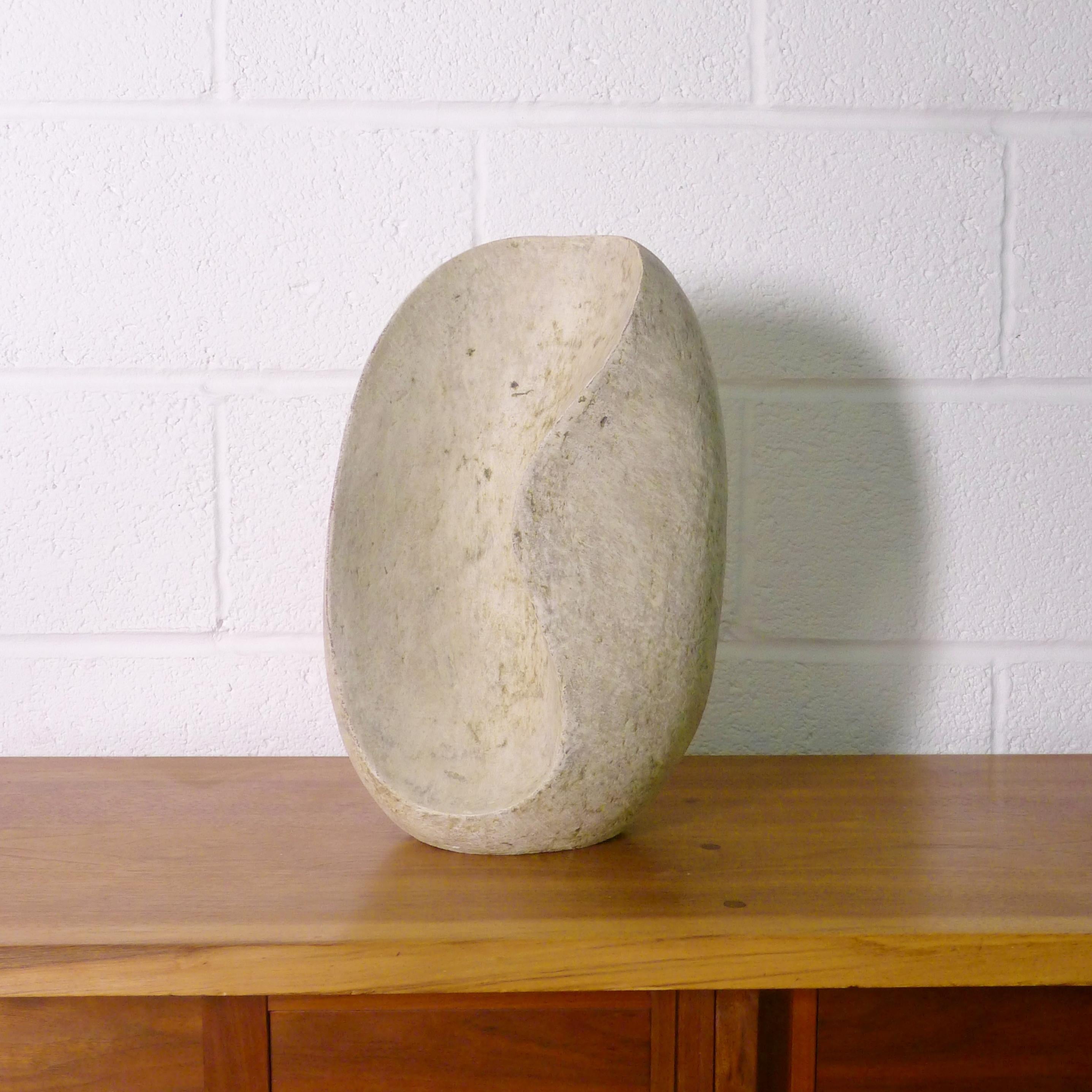 Paul Philp (britannico, nato nel 1941)

Scultura contemporanea in gres realizzata a mano
42 cm di altezza, 28 cm di larghezza, 18 cm di profondità
Timbro con sigillo del vasaio alla base
In perfette condizioni

Paul Philp ( nato nel 1941 ) Già