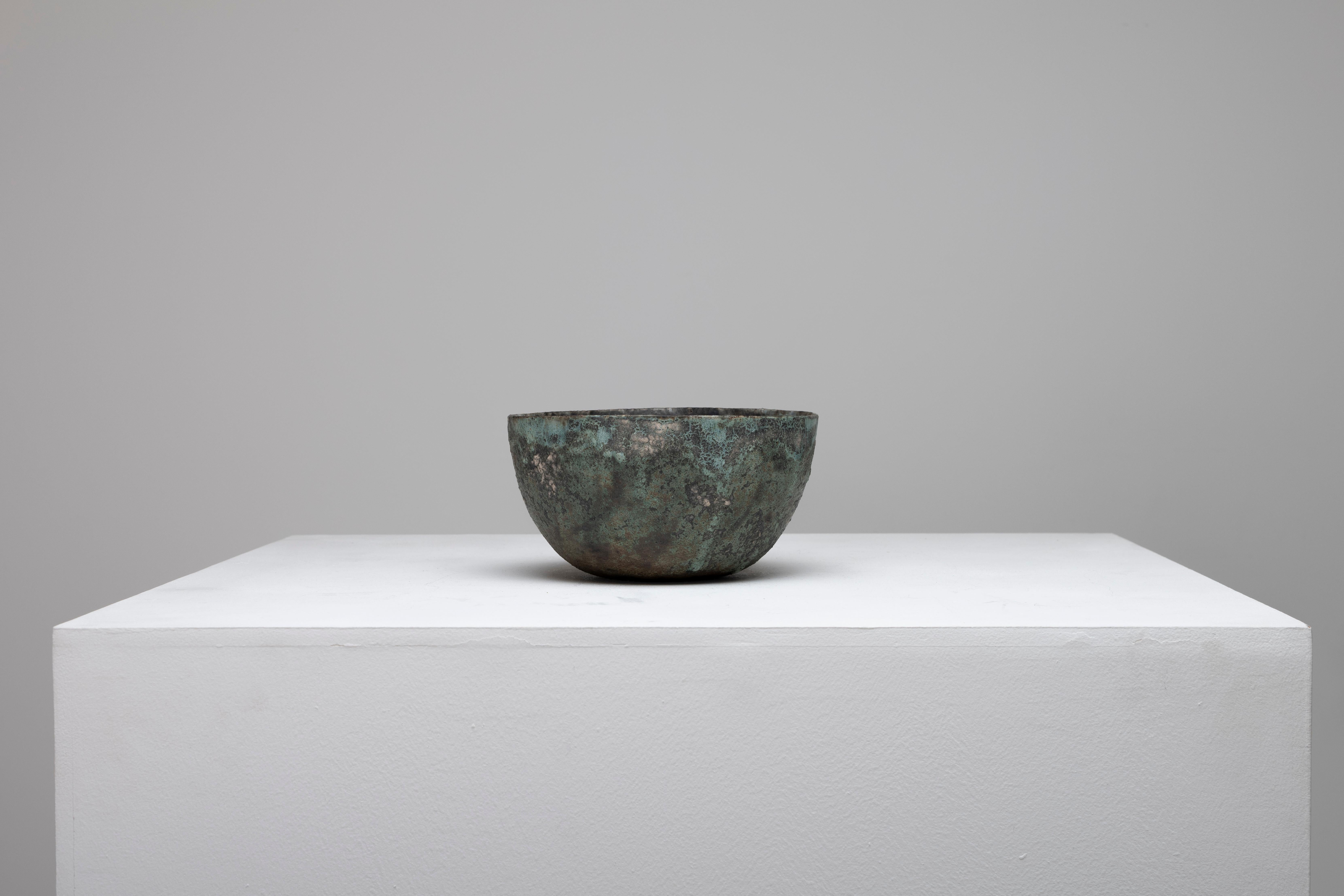 Découvrez l'art de Paul Philp Ceramics, où chaque pièce témoigne de l'artisanat et de la créativité. Paul associe des techniques artisanales traditionnelles à une sensibilité moderne, produisant des céramiques étonnantes qui sont aussi