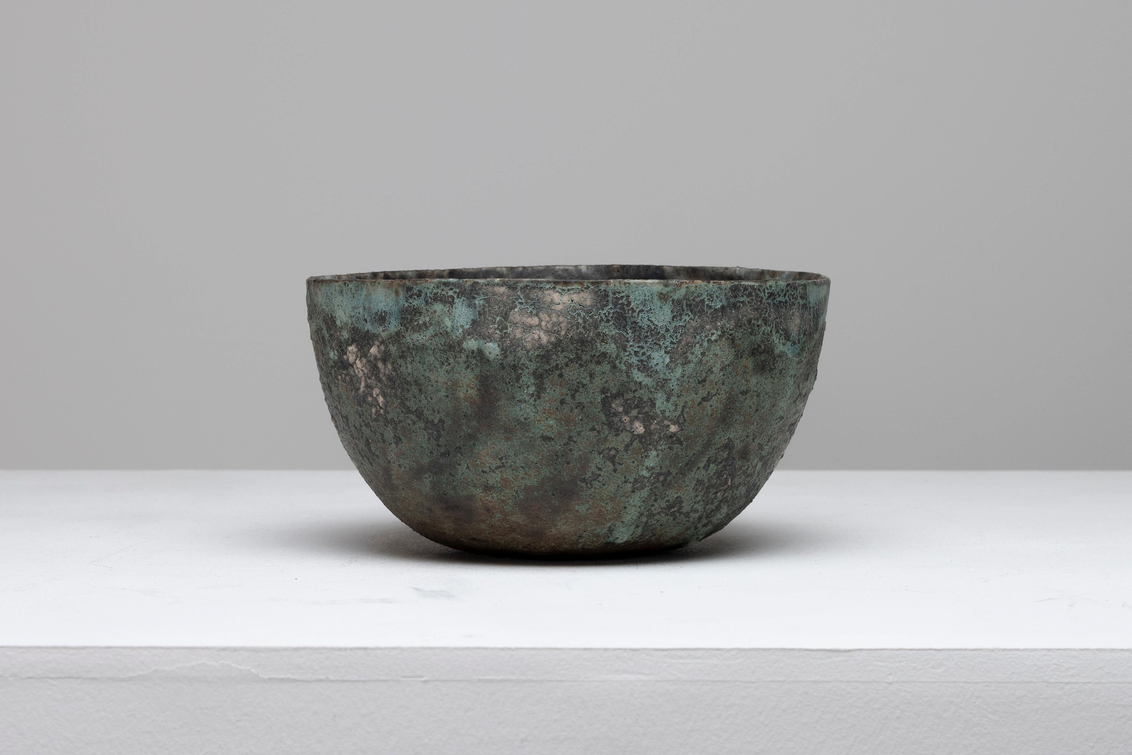 Fait main Paul Philp Green Bowles Vaisseau sculptural en grès en vente