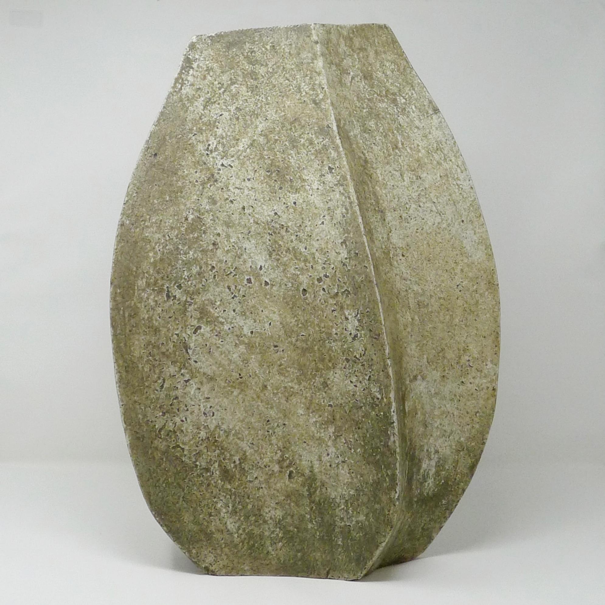 Paul Philp (britannique, né en 1941)

Vase contemporain en grès fabriqué à la main
50 cm de haut, 28 cm de large, 19 cm de profondeur

Estampillé avec le sceau du potier sur la base.

En parfait état.

Paul Philp ( né. 1941 )
Après avoir enseigné à