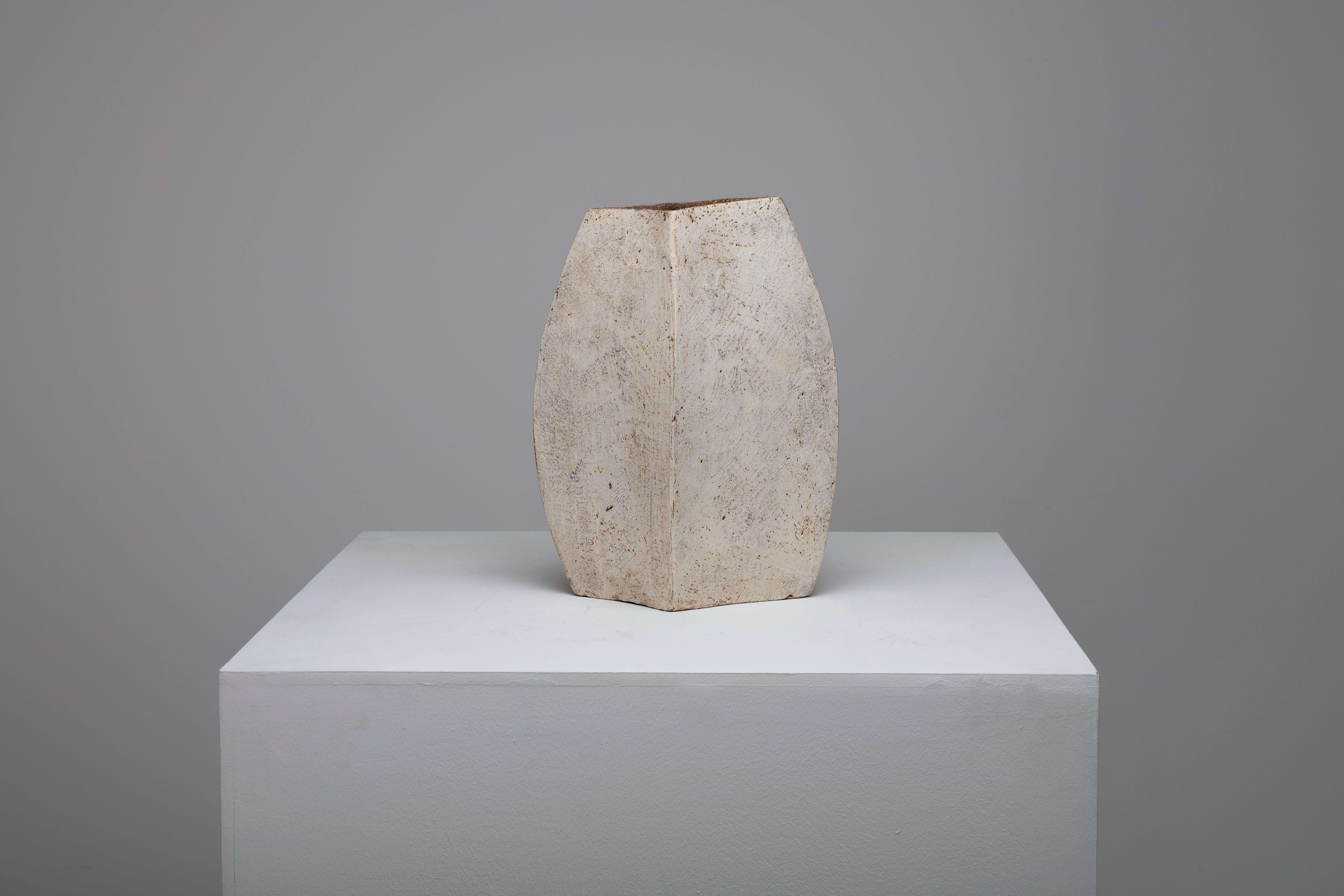  Descubre el arte de Paul Philp Ceramics, donde cada pieza es un testimonio de artesanía y creatividad. Paul combina las técnicas artesanales tradicionales con una sensibilidad moderna, produciendo una cerámica asombrosa que es tan funcional como