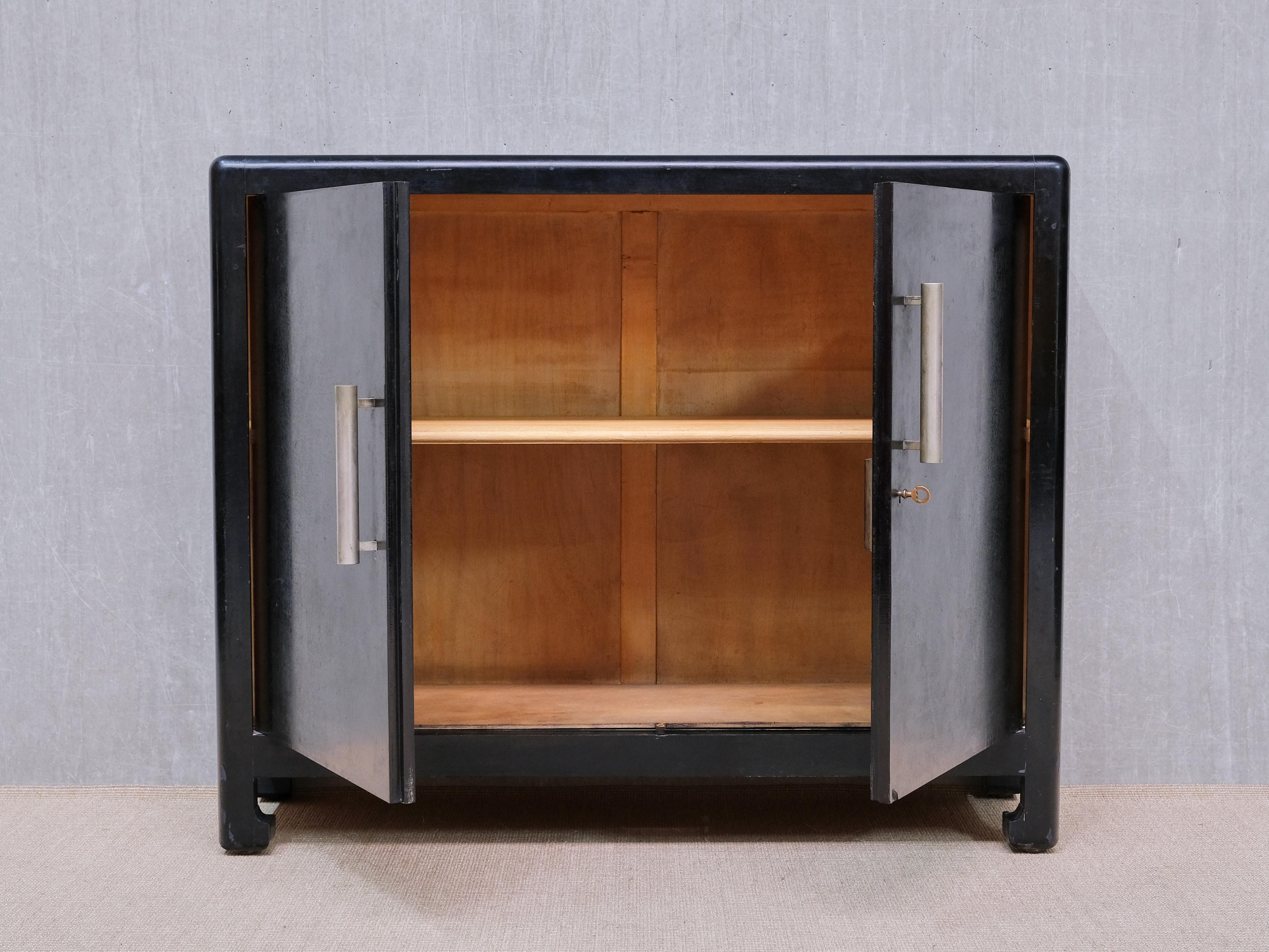Paul Poiret Attributed Cabinet in Lacquered Wood, Atelier Martine, Francia, anni '20 in vendita 6