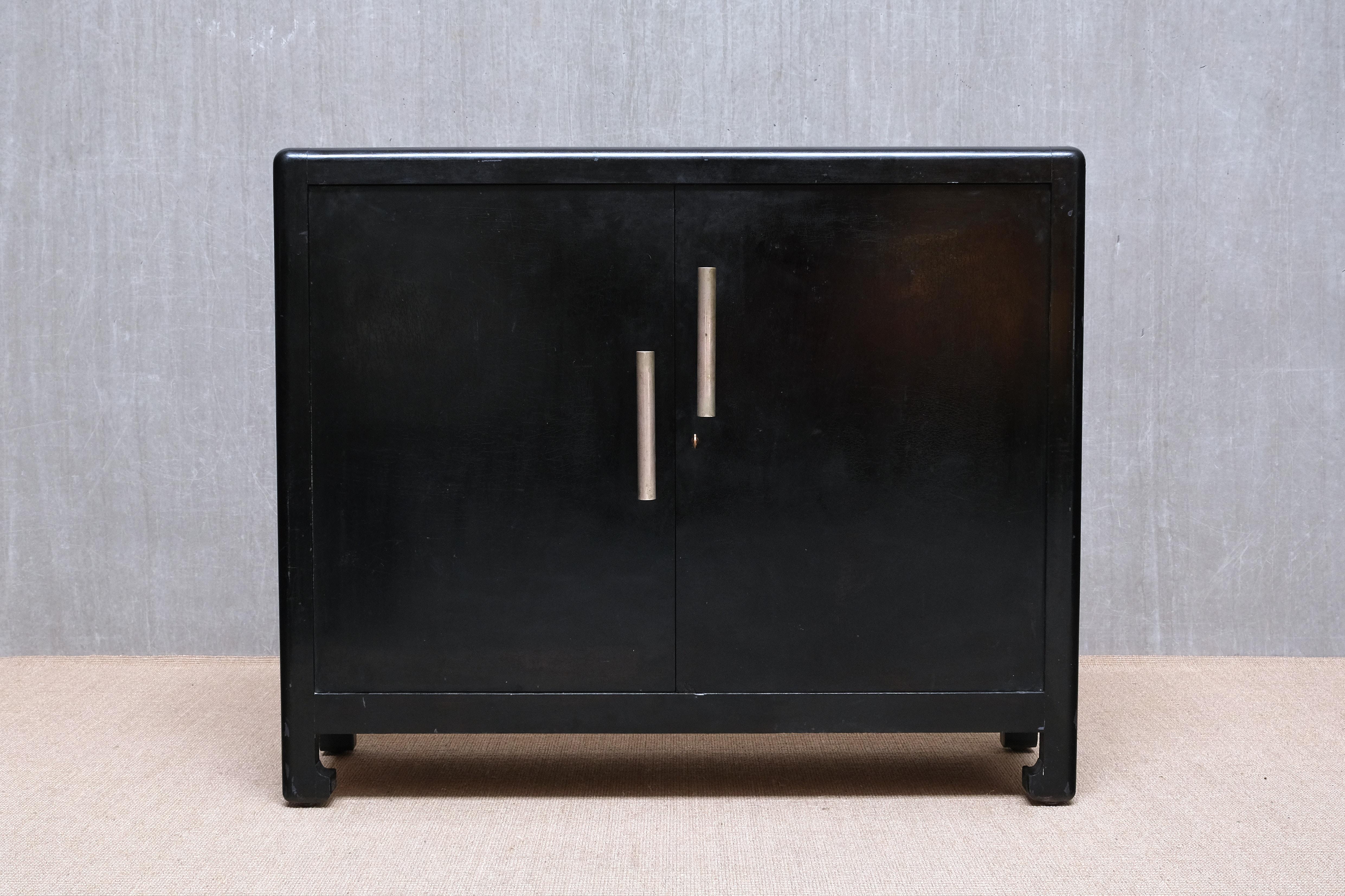 Paul Poiret Attributed Cabinet in Lacquered Wood, Atelier Martine, Francia, anni '20 in vendita 7