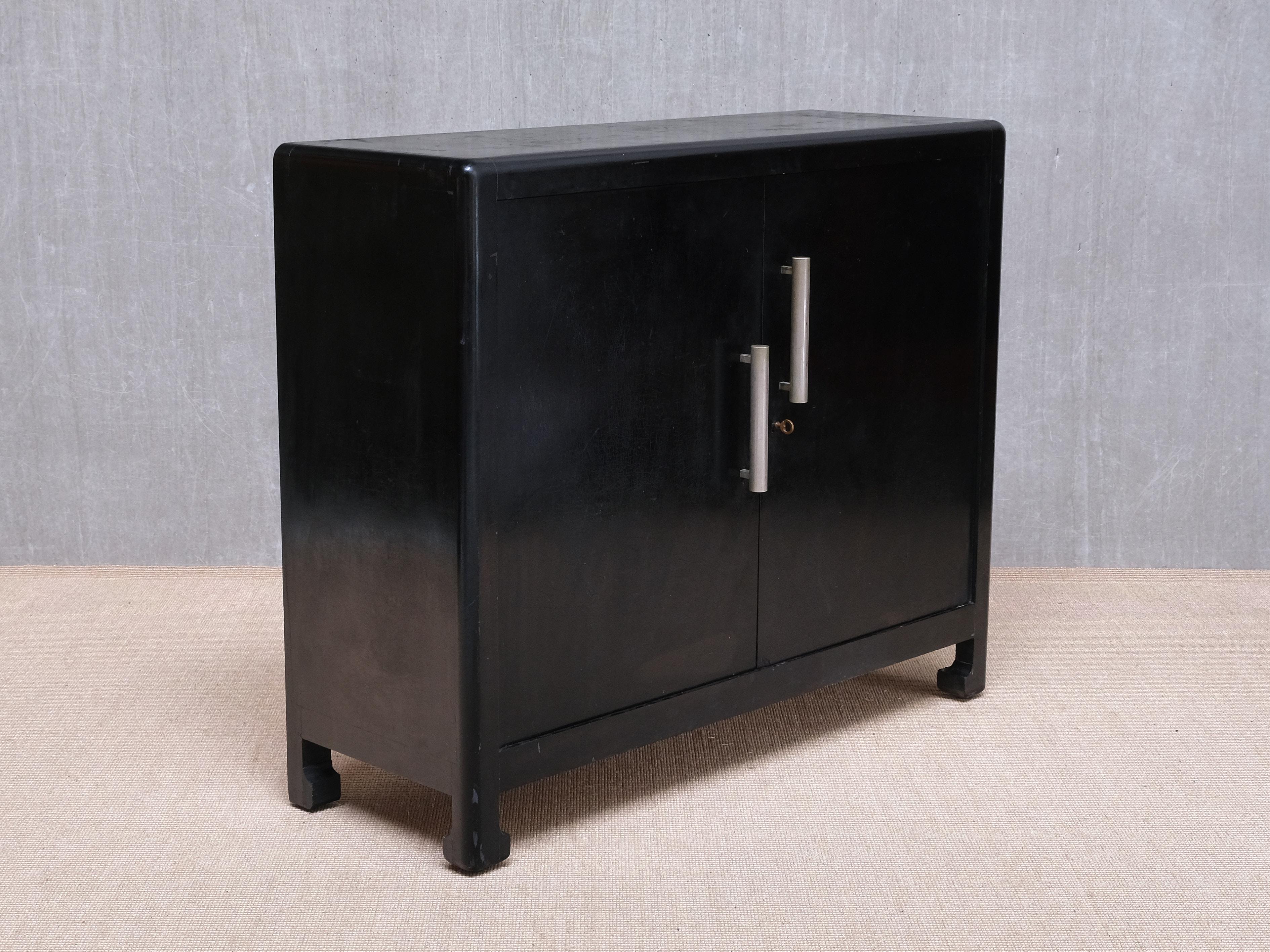Art Déco Paul Poiret Attributed Cabinet in Lacquered Wood, Atelier Martine, Francia, anni '20 in vendita