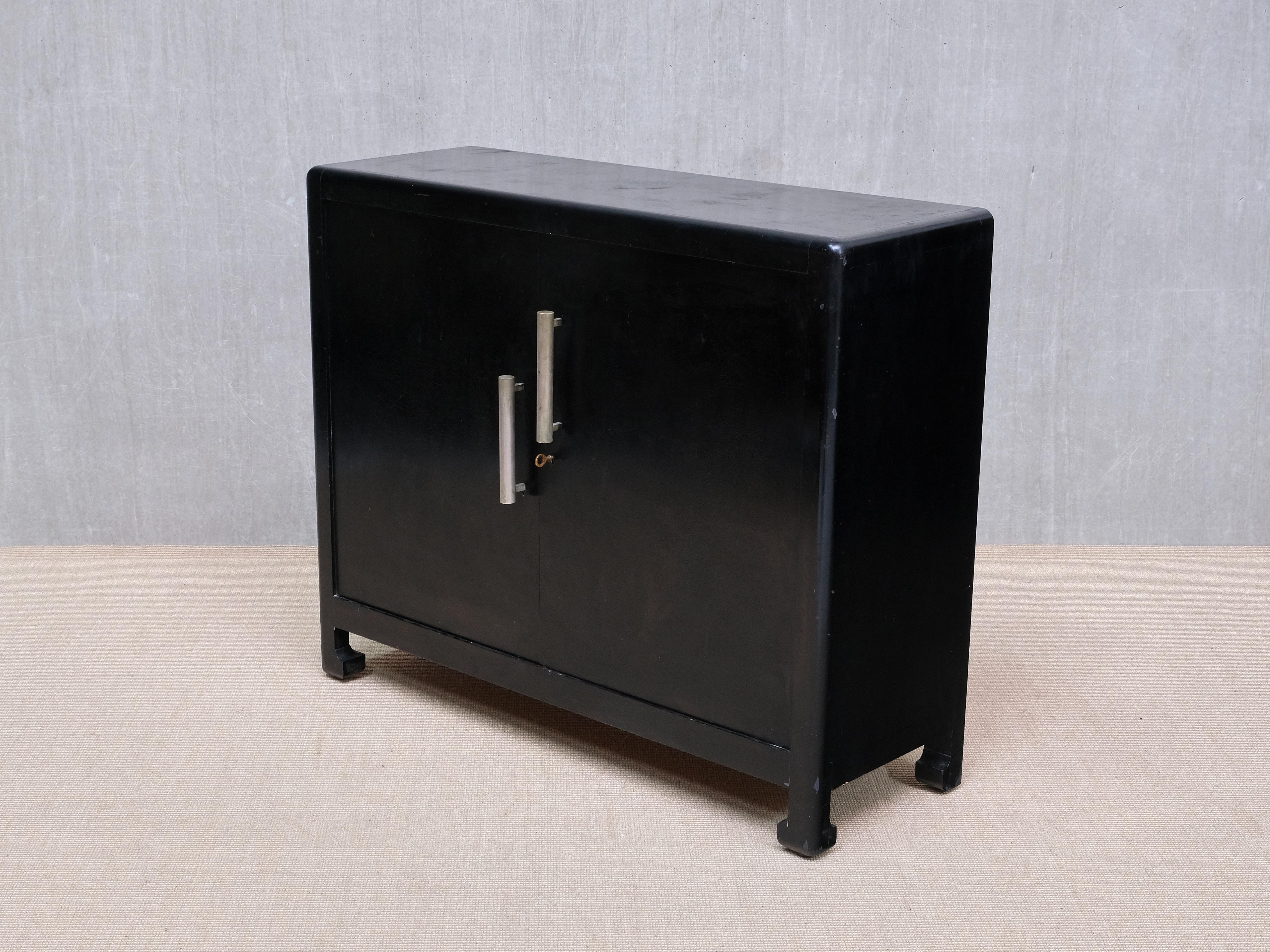 Legno Paul Poiret Attributed Cabinet in Lacquered Wood, Atelier Martine, Francia, anni '20 in vendita