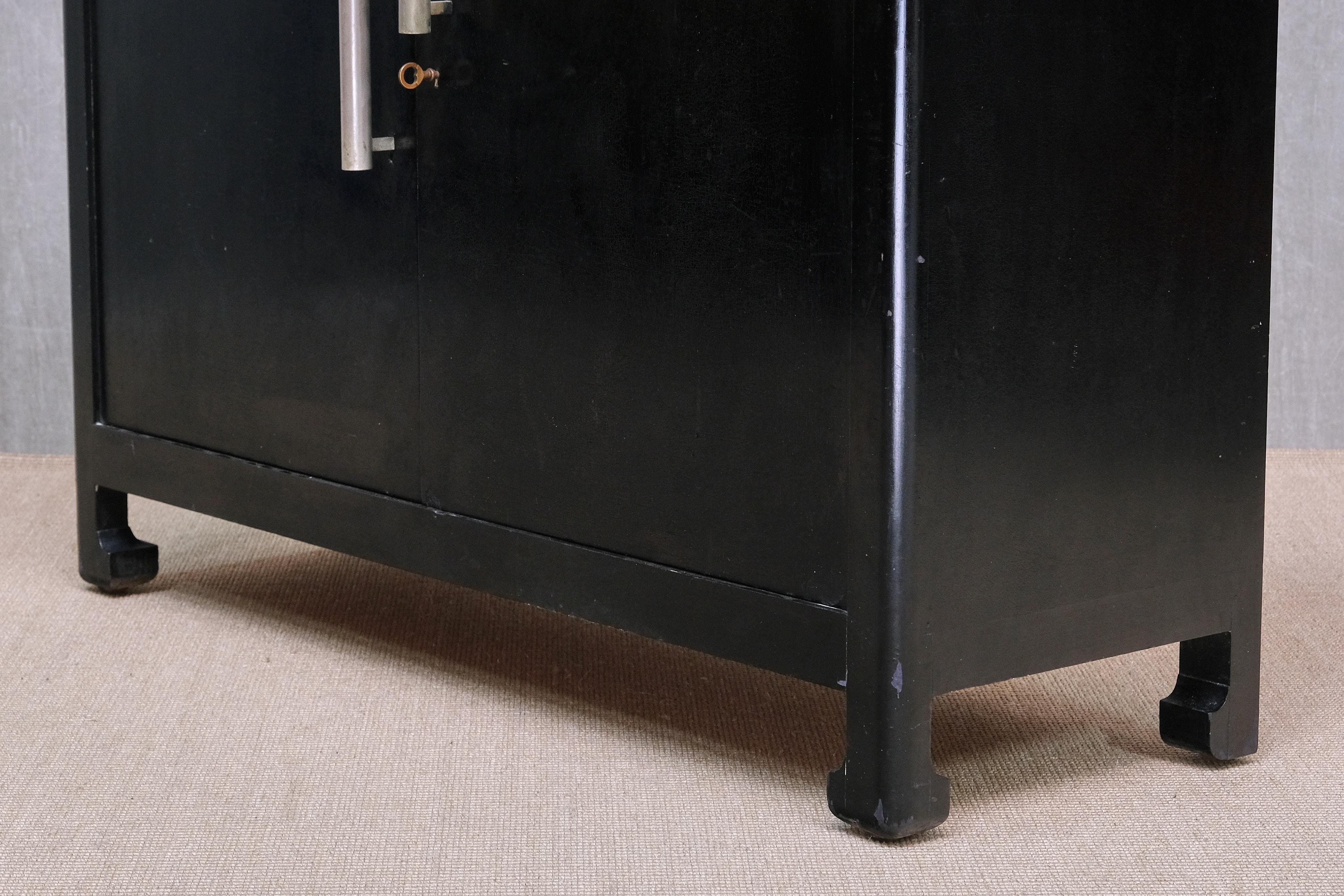 Paul Poiret Attributed Cabinet in Lacquered Wood, Atelier Martine, Francia, anni '20 in vendita 2