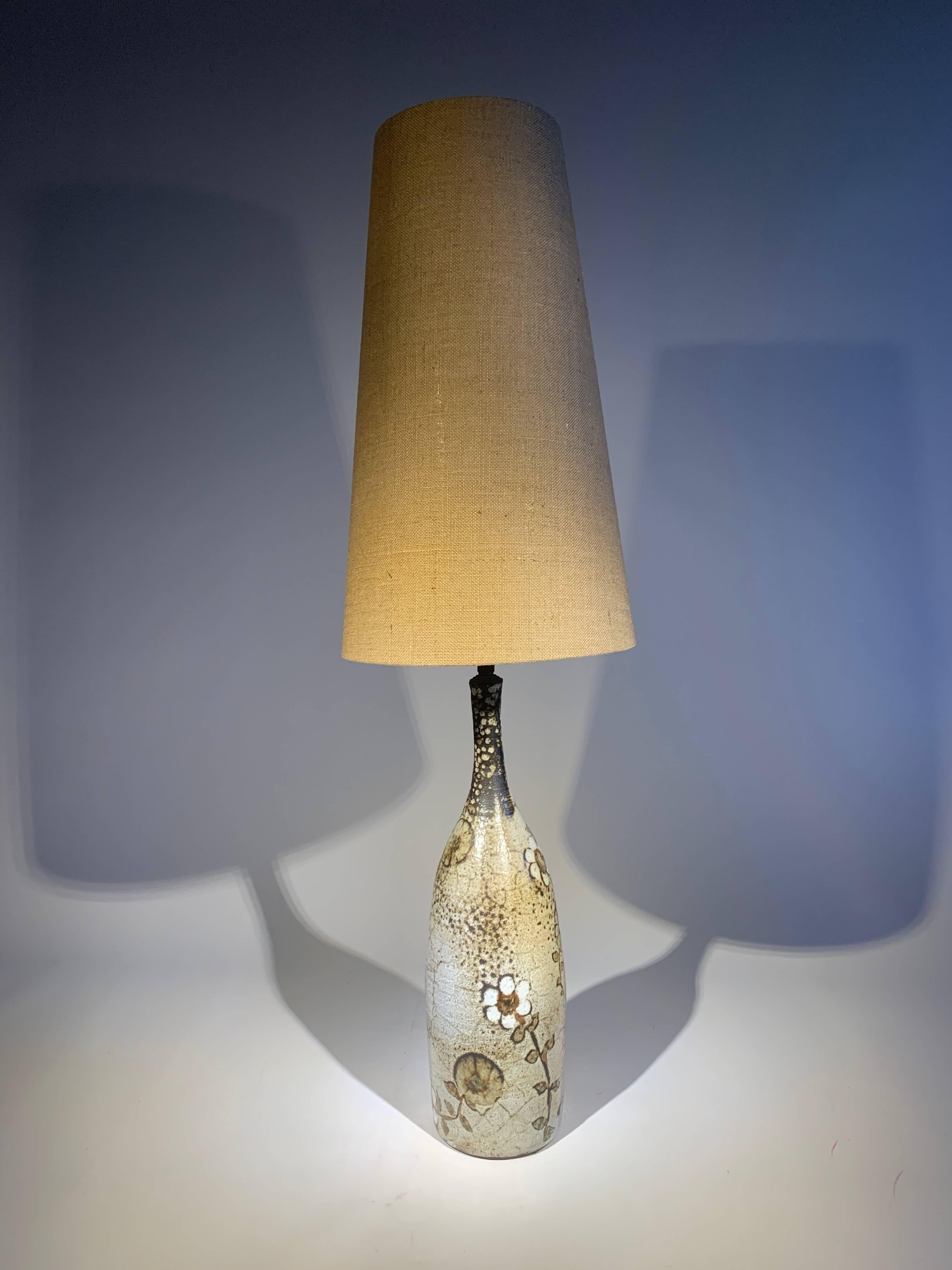 Milieu du XXe siècle Lampe de table française en céramique Paul Quere en vente