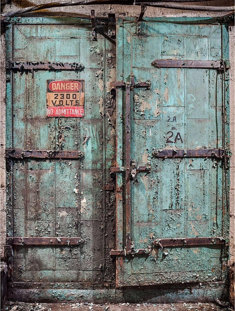 Figurative Photograph di Paul Raphaelson - Porta ad alta tensione