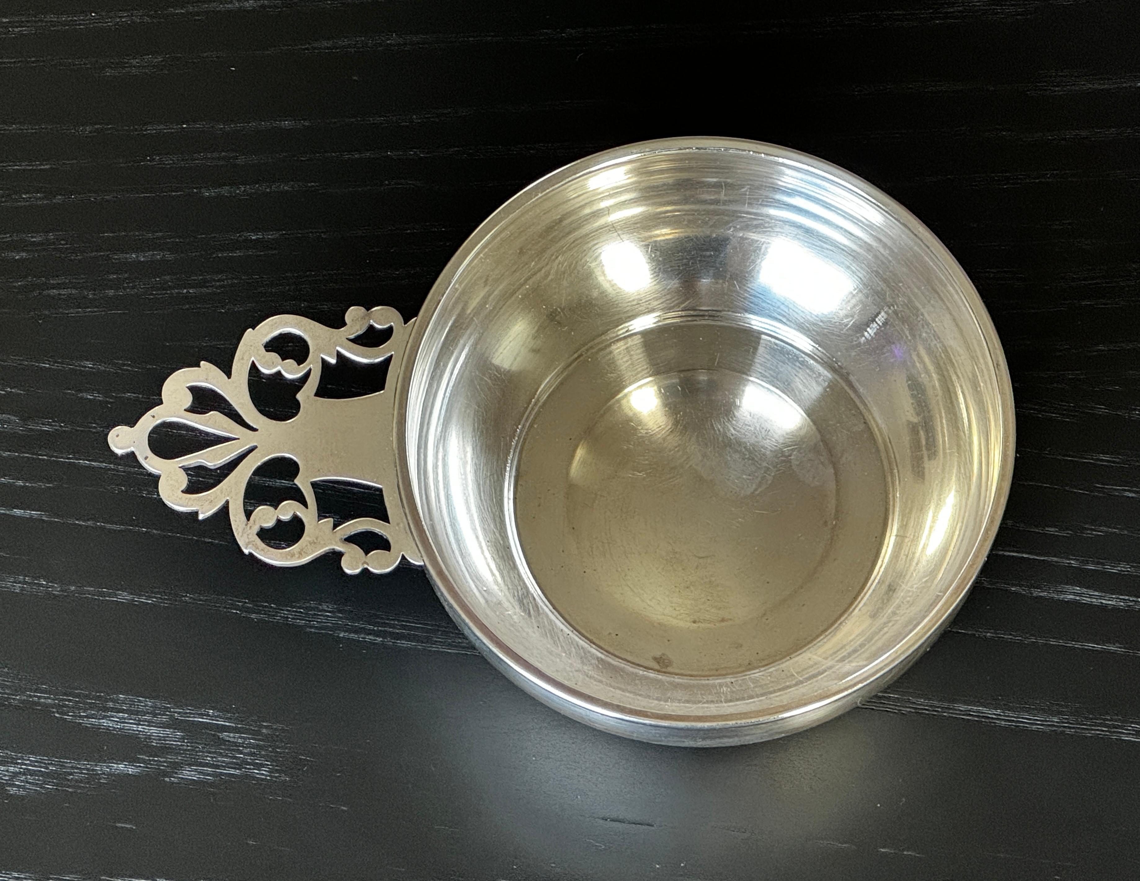 Paul Revere Reproduction Sterling Silver Handled Porringer Bowl In Excellent Condition In San Francisco, CA