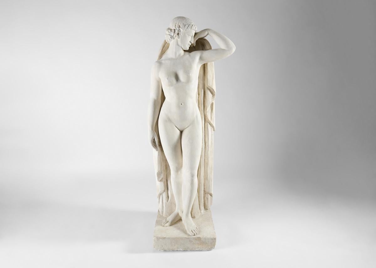 Questo elegante nudo di grandi dimensioni è, come molte sculture del periodo, di ispirazione classica, sia per l'estetica che per il soggetto: raffigura in gesso un'alba antropomorfa a grandezza naturale.

Firmato.

Esposto:
15e Foire de Marseille -