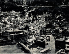 Grande échelle imprimé gélatino-argentique vintage Brésil - Paysage urbain de Favela à Rio de Janeiro
