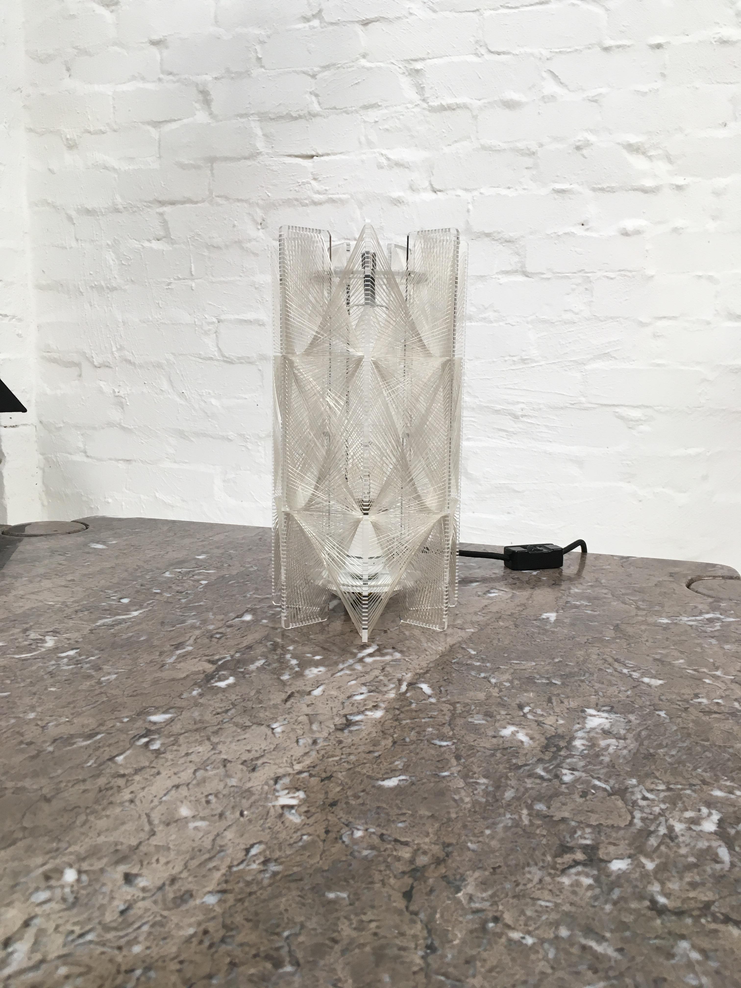 Paul Secon for Sompex Lucite and Wire Space Age Table Lamp, 1960s For Sale 4