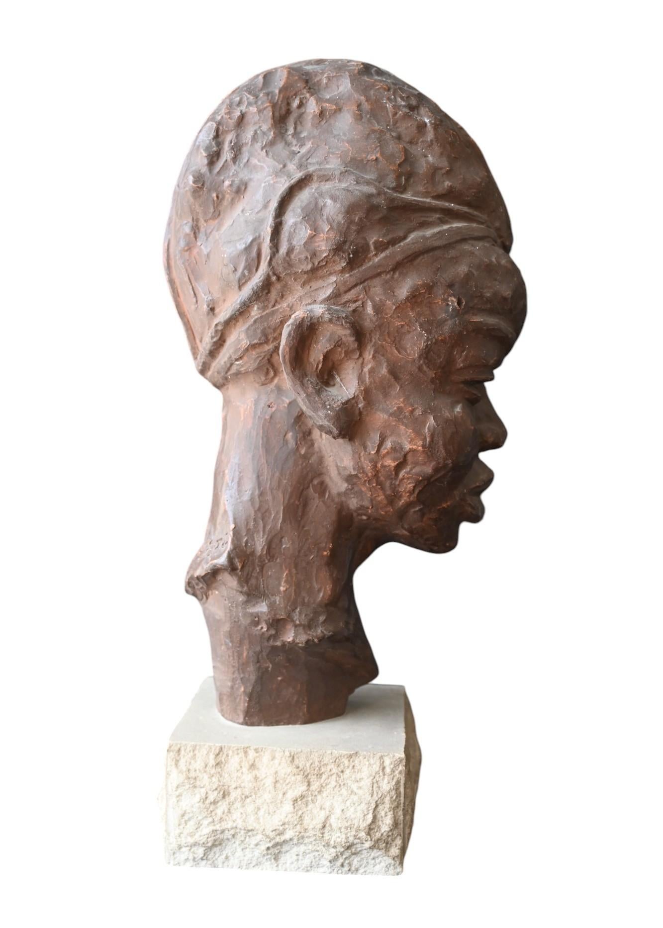 Paul Sersté (1910-2000) Busto in terracotta belga di una donna tribale africana In condizioni buone in vendita a Bilzen, BE