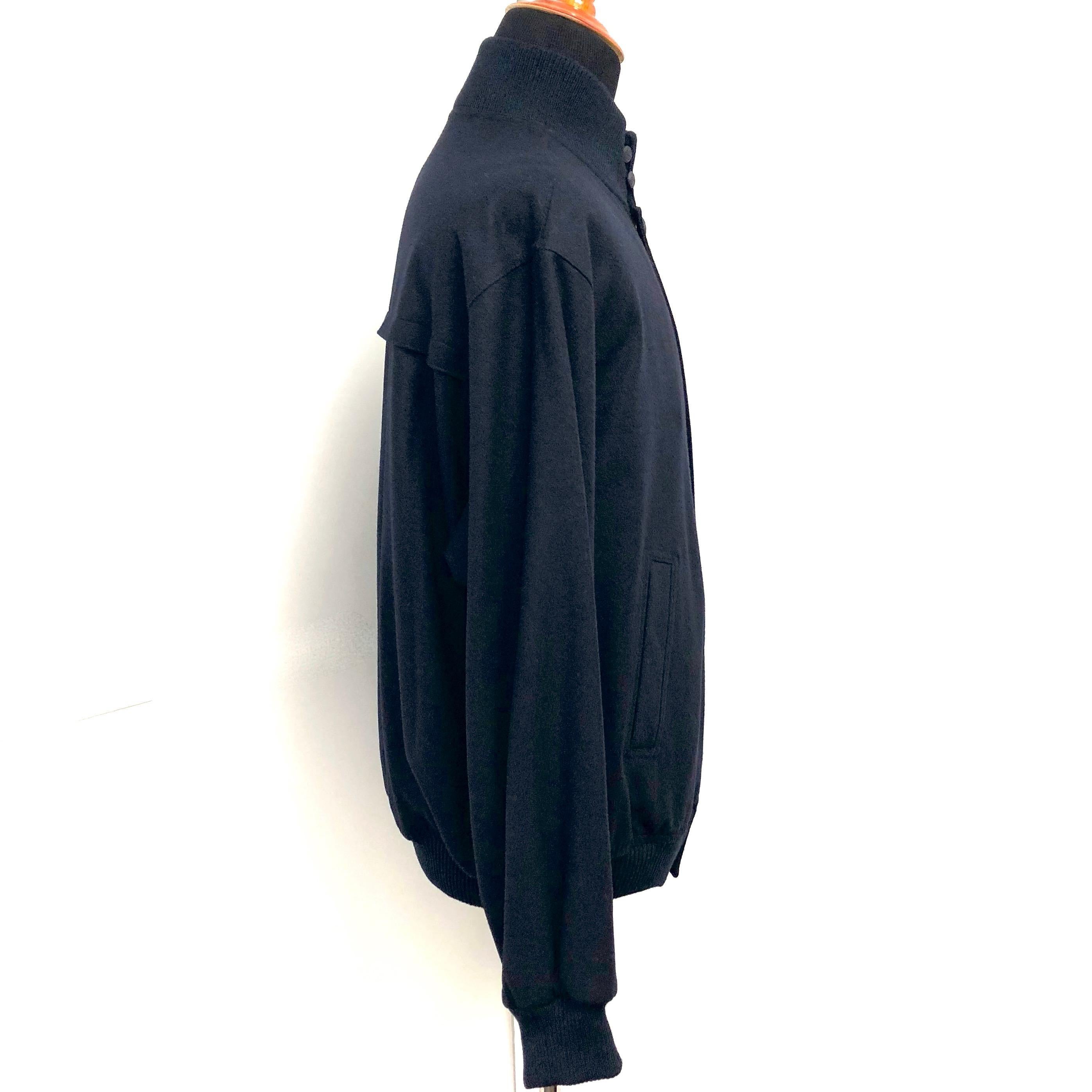 PAUL & SHARK Yachting men's full zip wool bomber jacket. 
Lining:	Fully Lined
Color:	Navy Blue
Neckline:	Funnel Neck
Material:	Wool Blend	
Features:	Full Zip, Inner Zipped Pockets
Size (Men's):	XL	
Measurements:
Shoulder seam to shoulder seam:  21