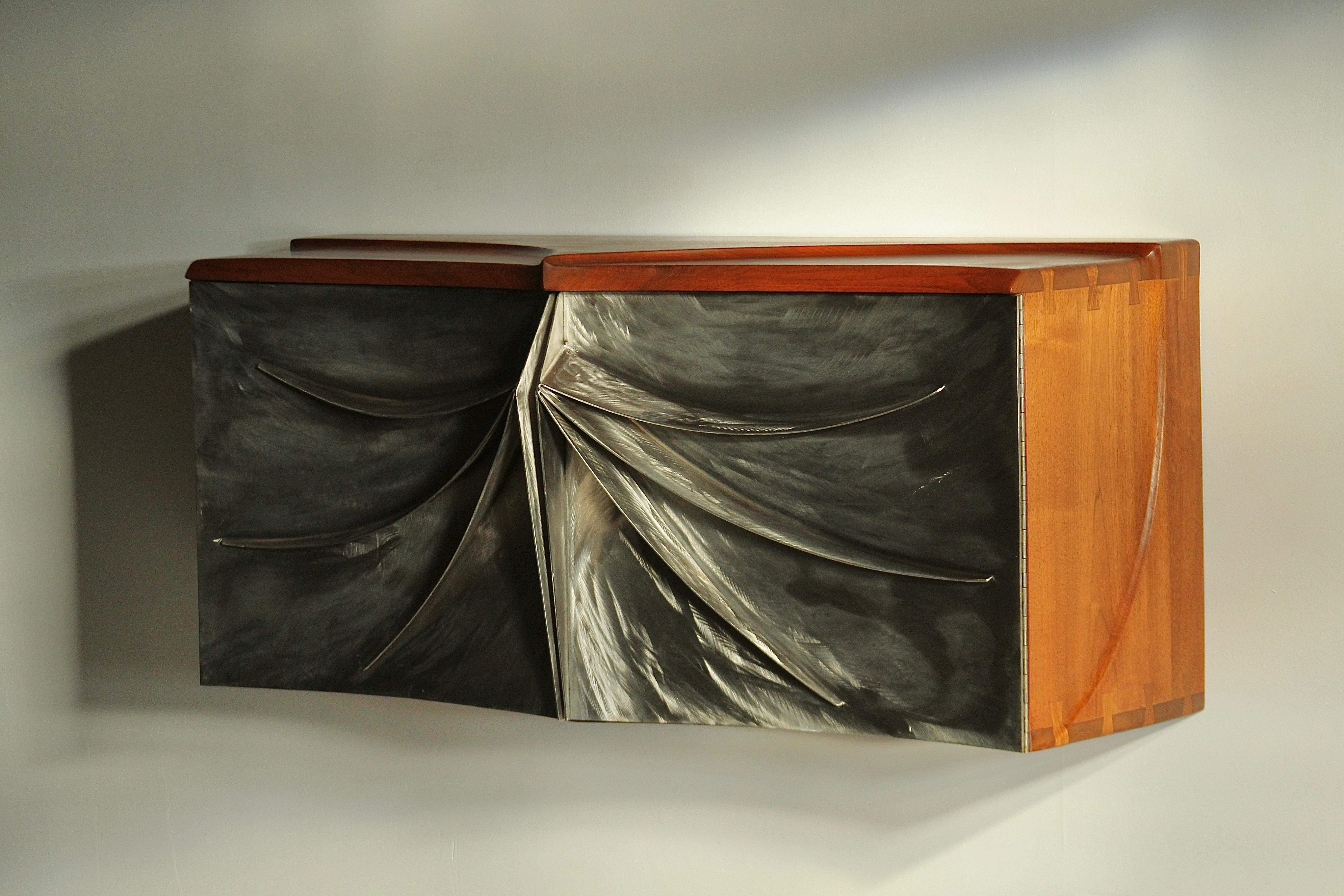 Paul Sisko Credenza da parete Studio in noce e acciaio, 1973 in vendita 4