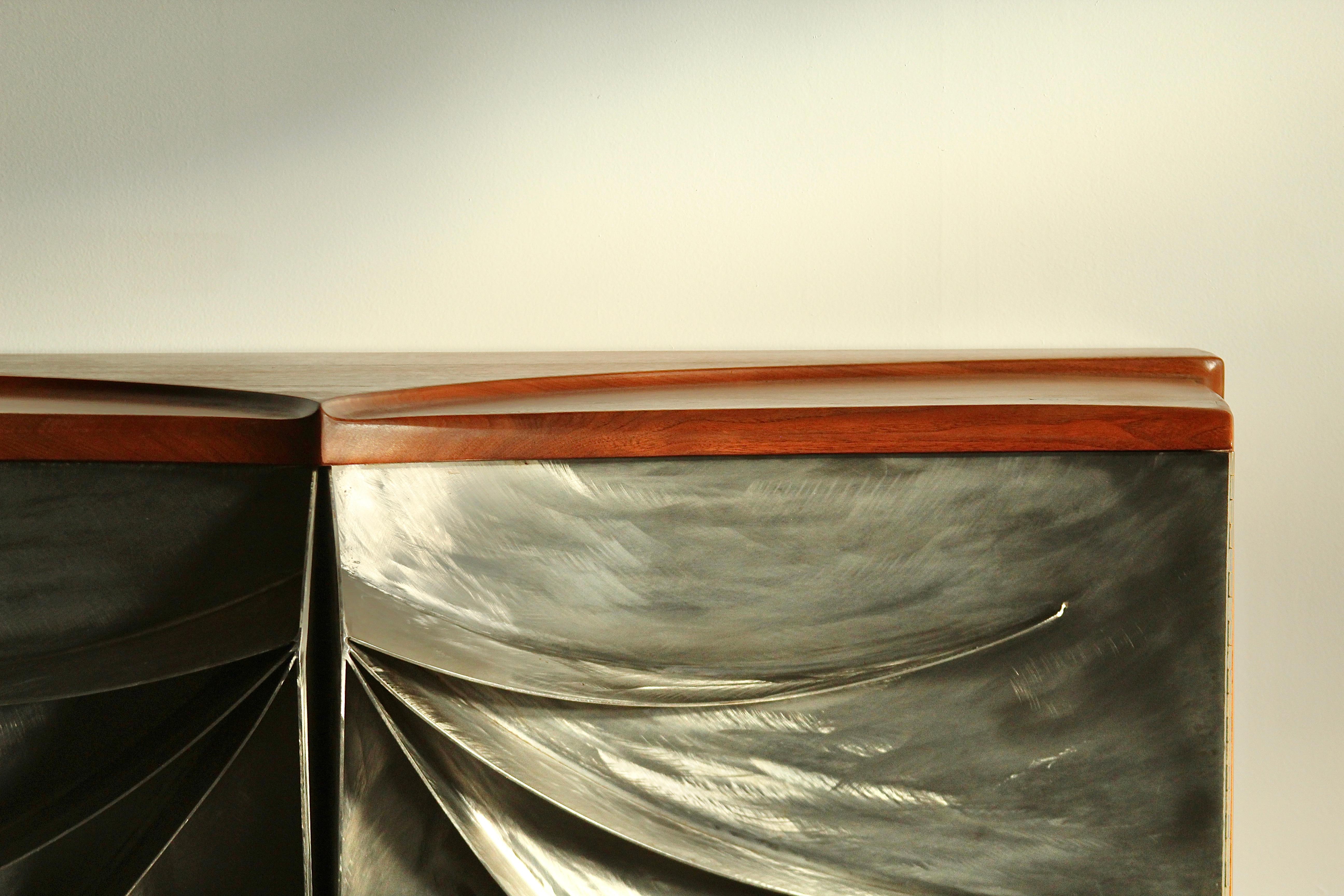 Paul Sisko Credenza da parete Studio in noce e acciaio, 1973 in vendita 7