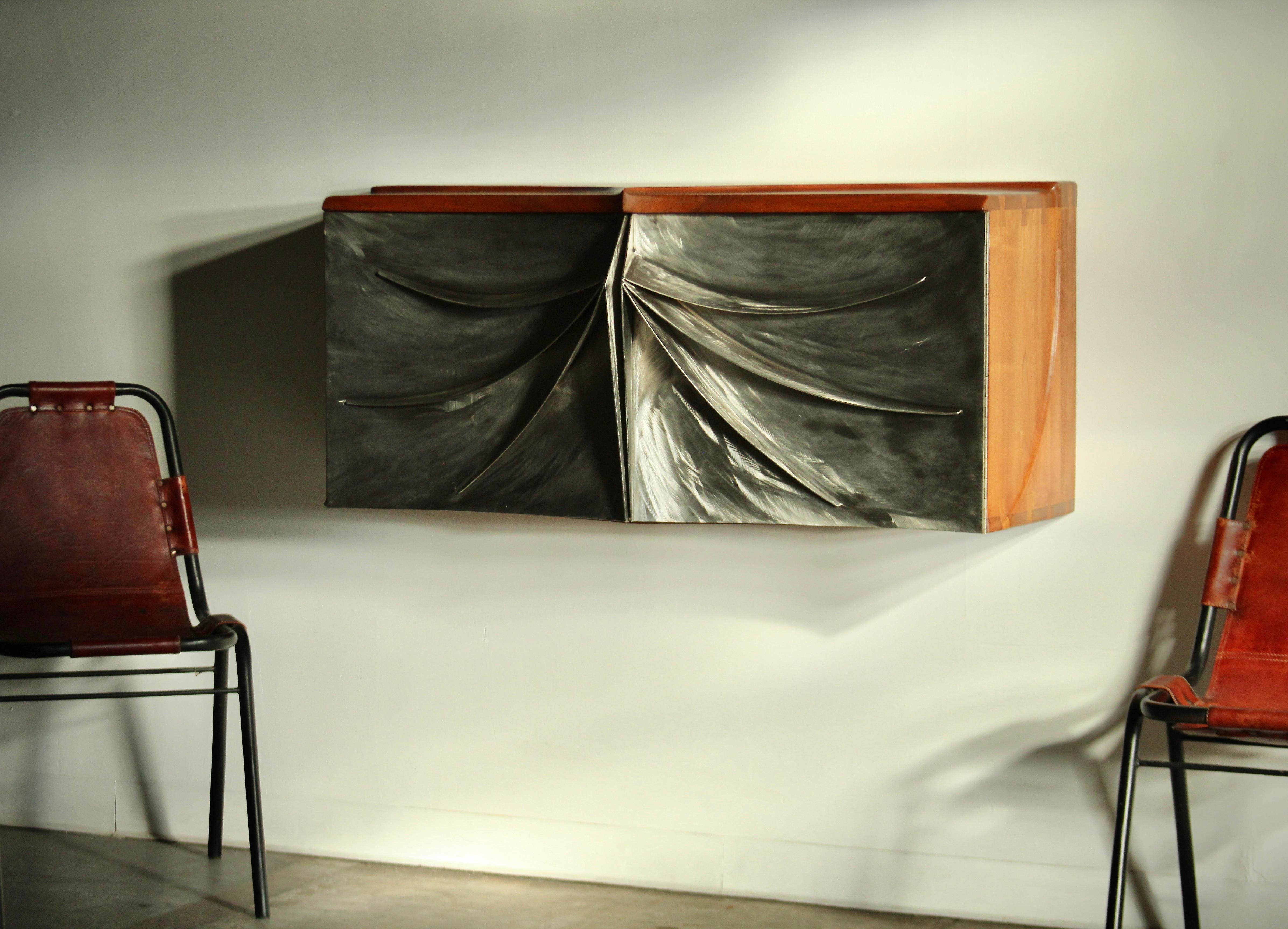 Paul Sisko Credenza da parete Studio in noce e acciaio, 1973 in vendita 8