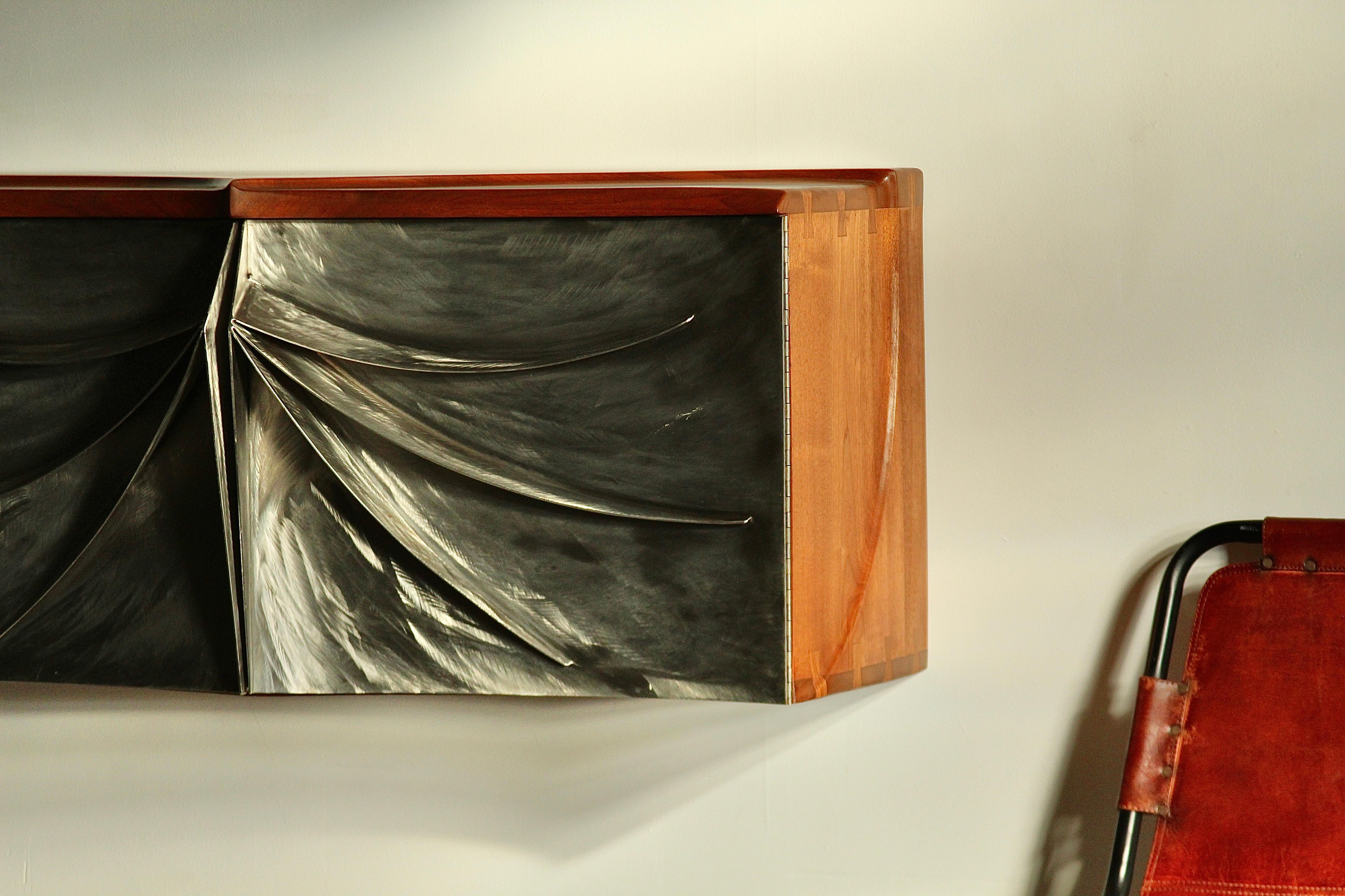Paul Sisko Credenza da parete Studio in noce e acciaio, 1973 in vendita 9
