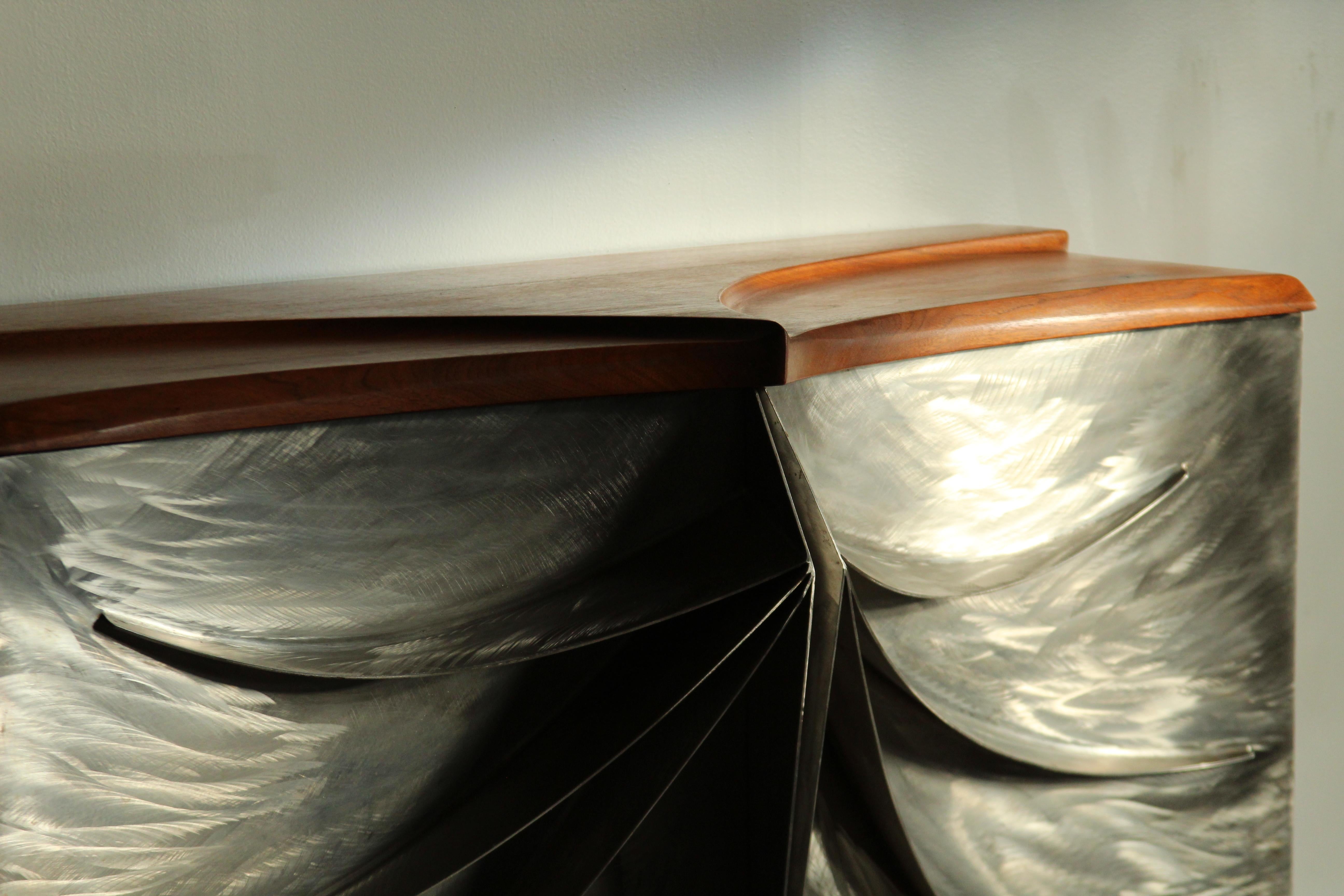 Paul Sisko Credenza da parete Studio in noce e acciaio, 1973 In condizioni buone in vendita a Coronado, CA