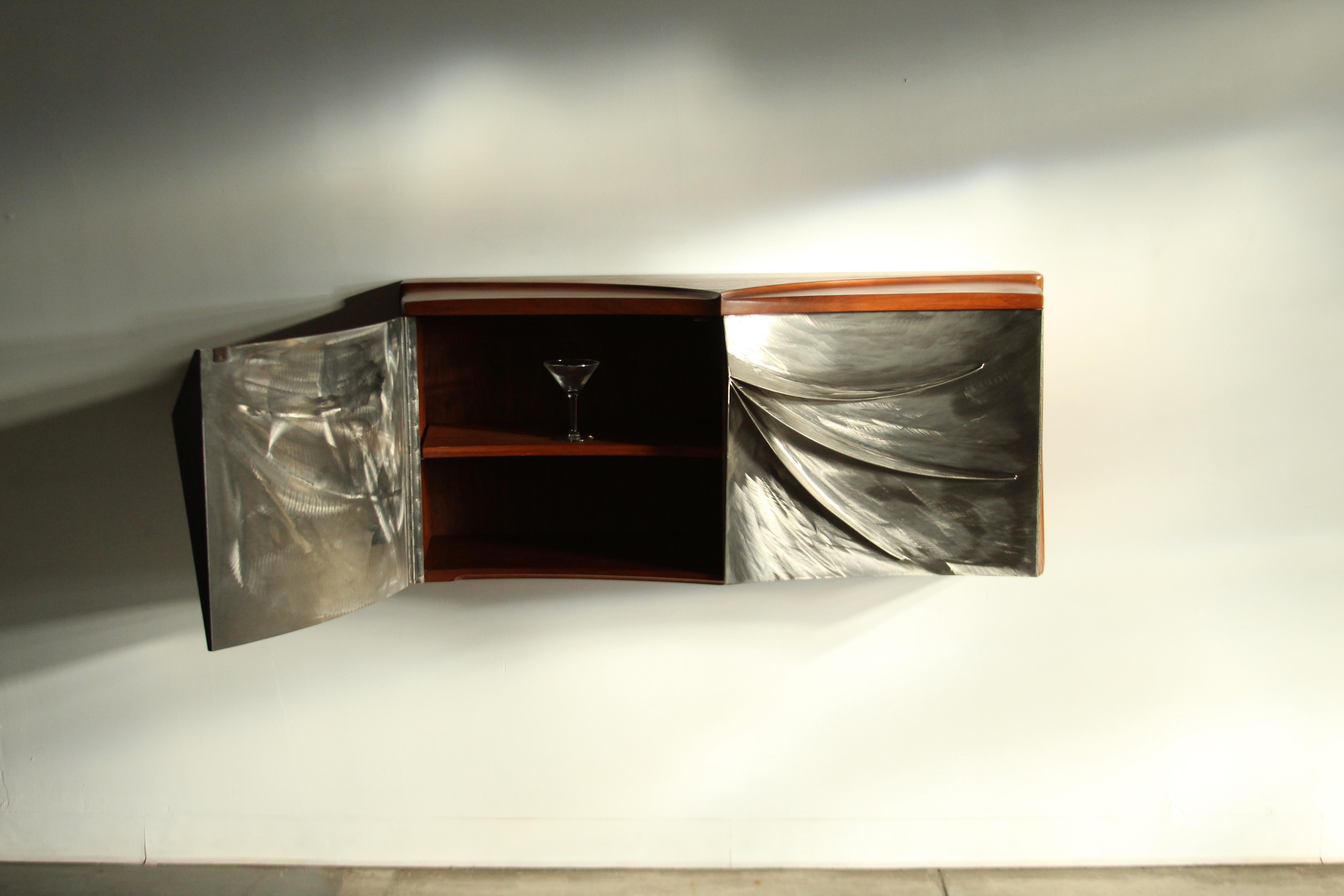 Acciaio inossidabile Paul Sisko Credenza da parete Studio in noce e acciaio, 1973 in vendita