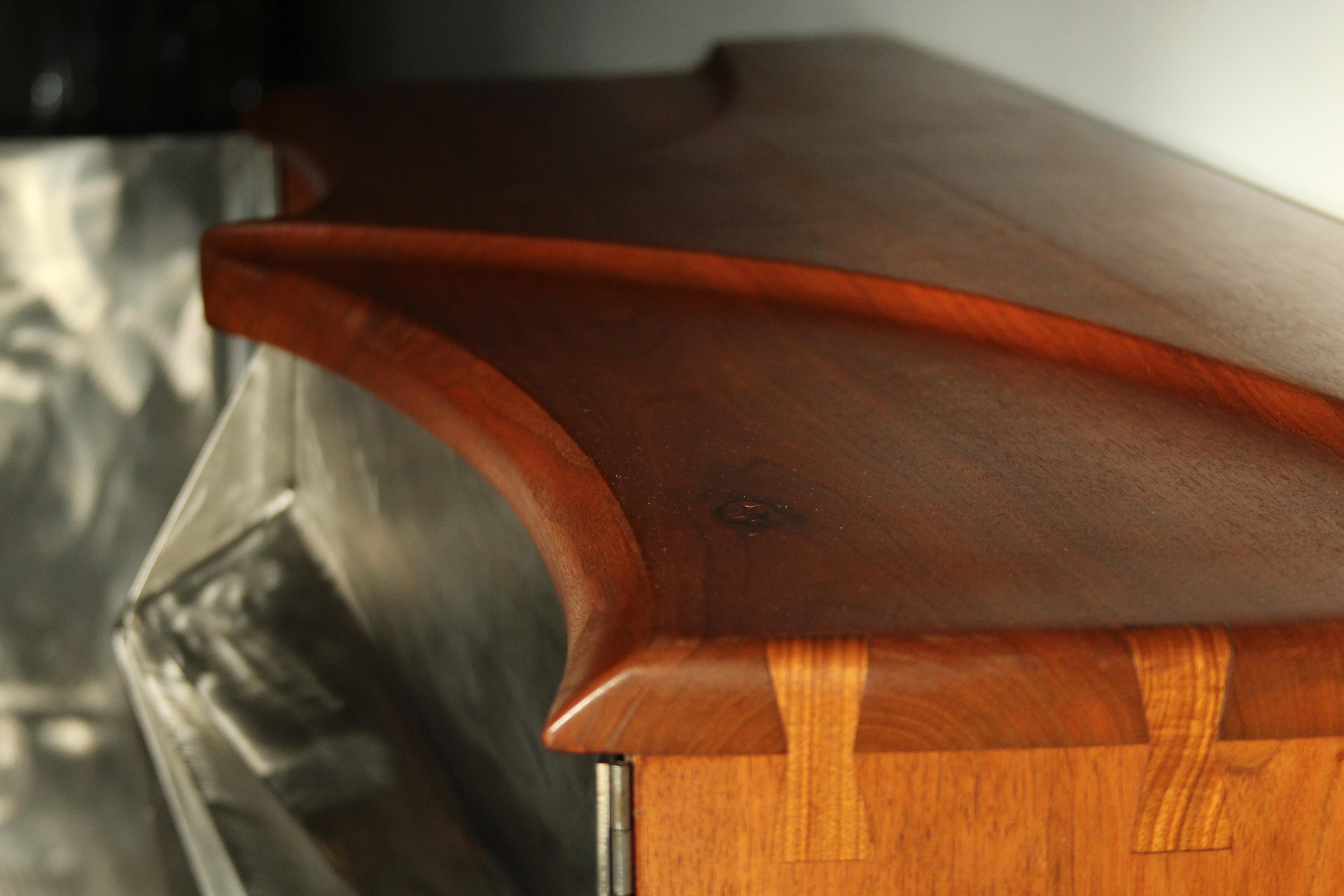 Paul Sisko Credenza da parete Studio in noce e acciaio, 1973 in vendita 2