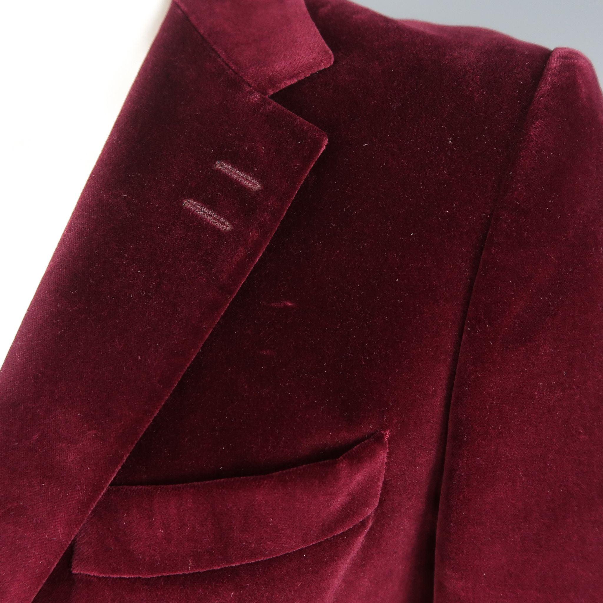 Single breasted PAUL SMITH sport coat jacket come sin burgundy velvet with a notch lapel, three button front, and flap pockets. Minor wear throughout fabric. As-is. Made in Italy.Good Pre-Owned Condition. 

Marked:   IT 50 L 

Measurements: 
